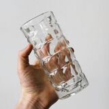 Vase en verre épais.