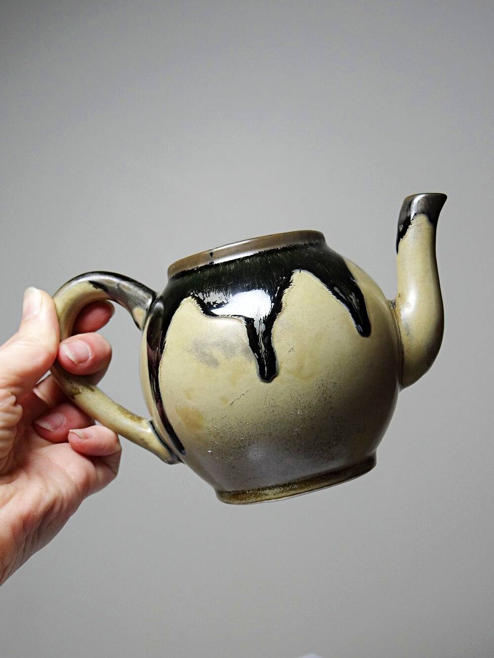 A pair of small vintage teapots in the Art Deco style reminiscent of Denbac.