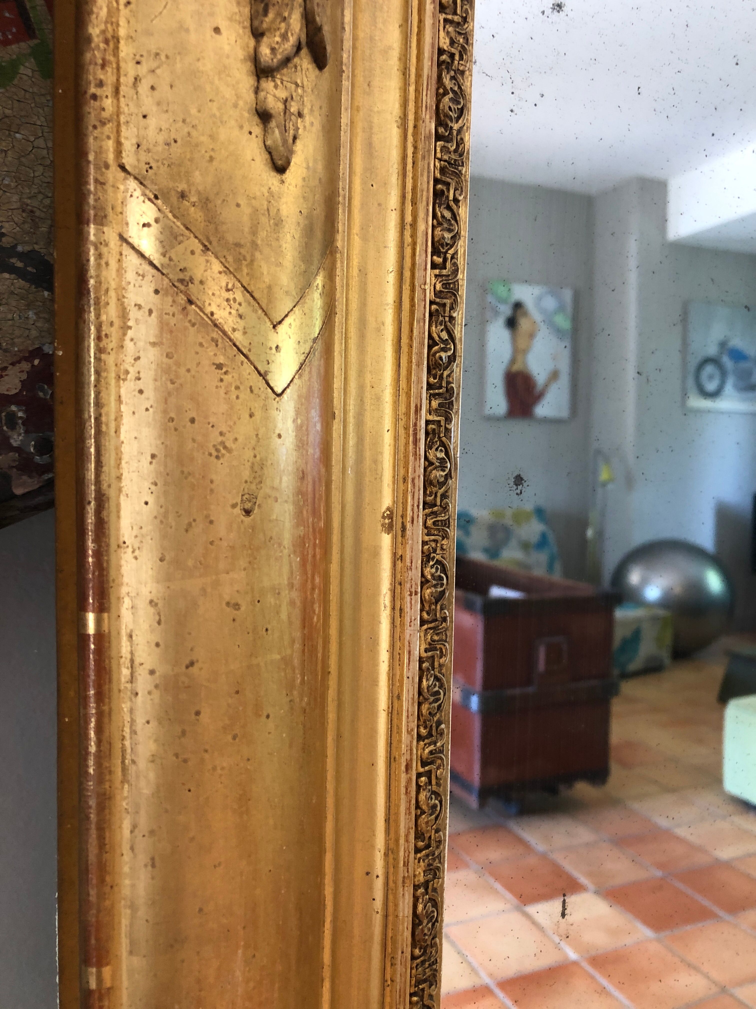 Golden mirror with leaf 141x102