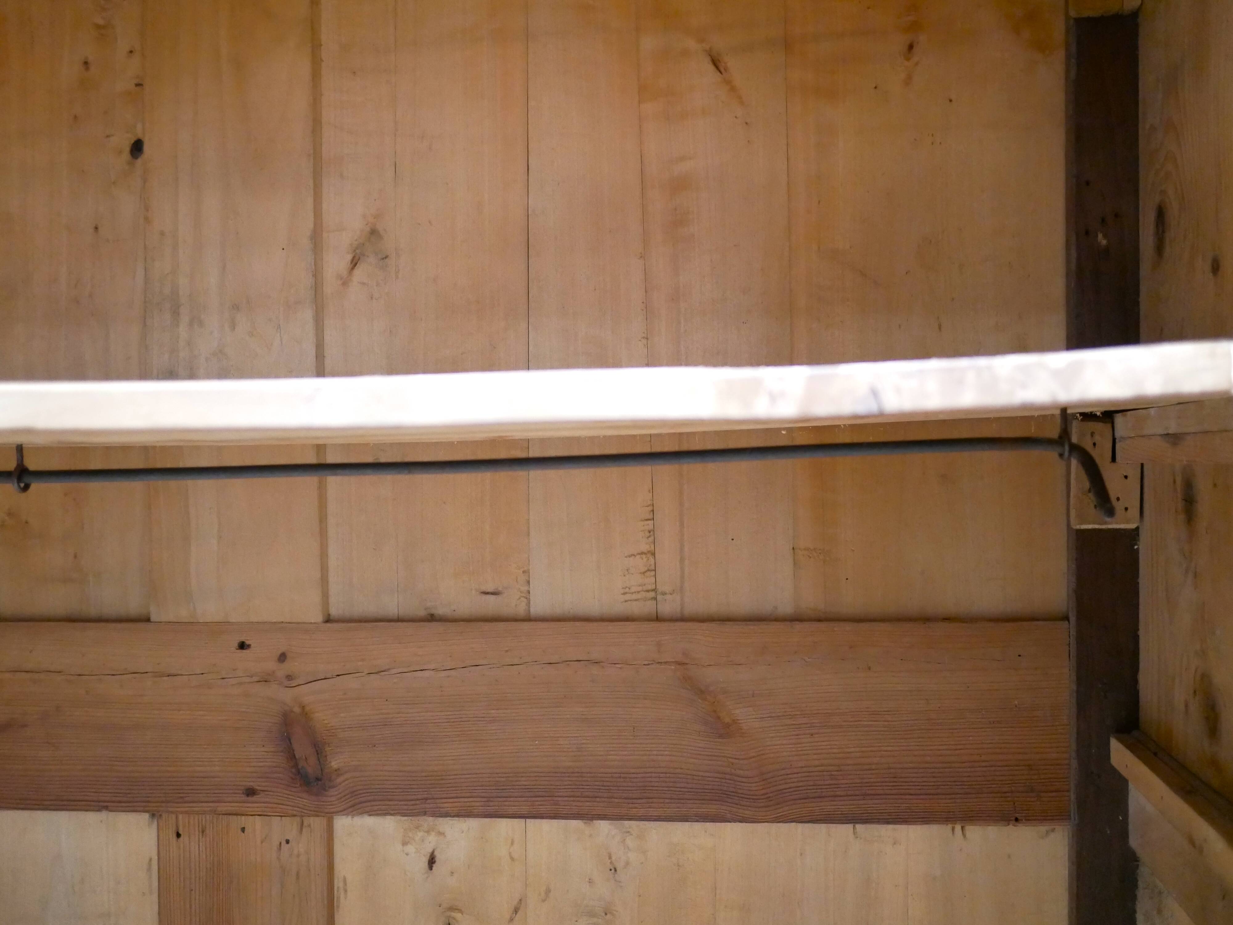 Armoire penderie ancienne en bois
