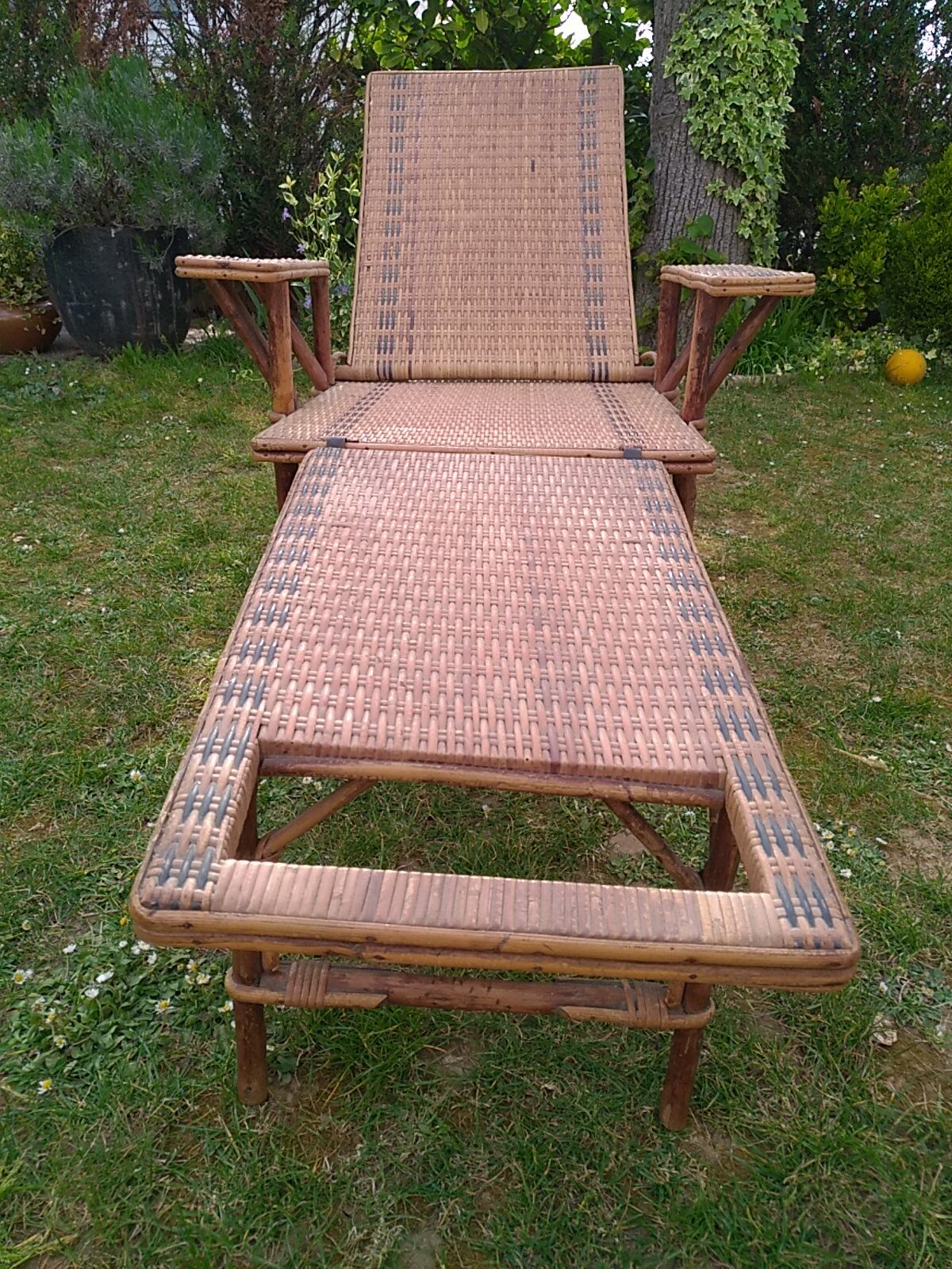 Vintage rattan long chair