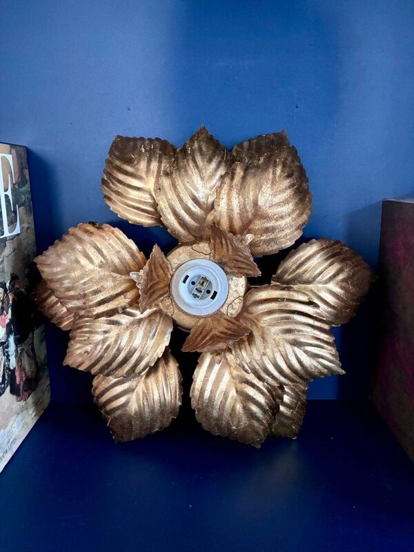 Applique fleur ''Masca Italie'' en tôle dorée, 1970