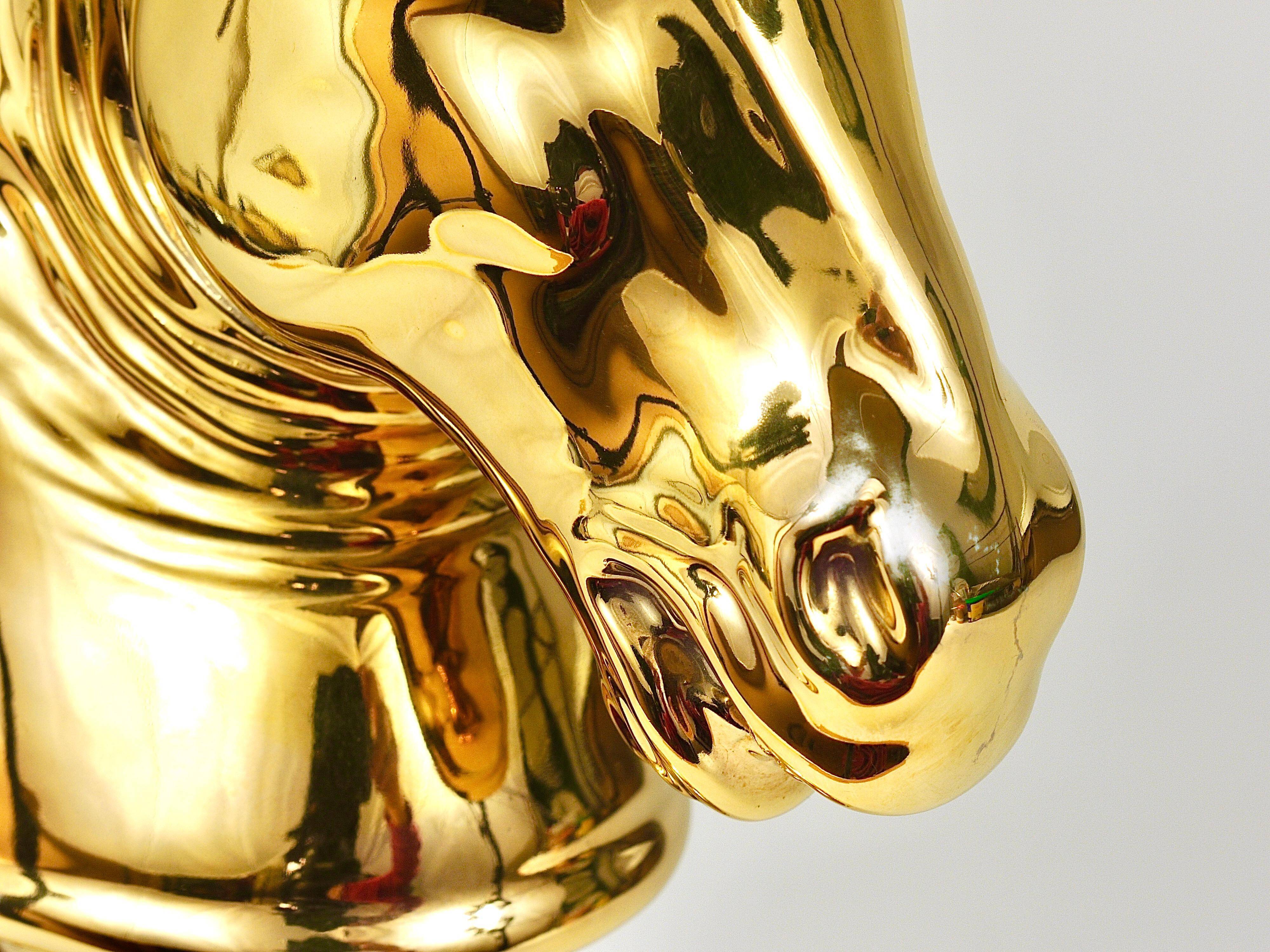 Sculptural Hollywood Regency table lamp in the shape of a horse from the 1970s.