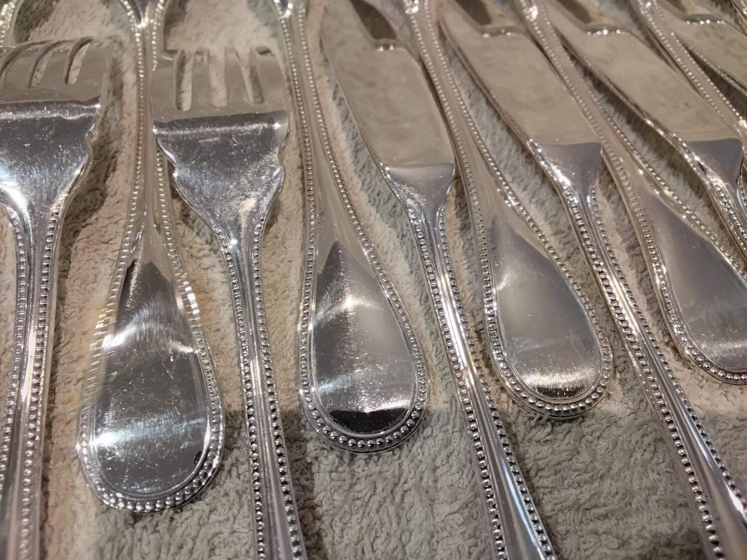 6 fish cutlery pieces, 12 pieces, silver-plated metal, Christofle silversmith, Perles