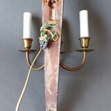 Wall lamp in the shape of a 1940 quiver with three arms, gilded brass and solid mahogany.