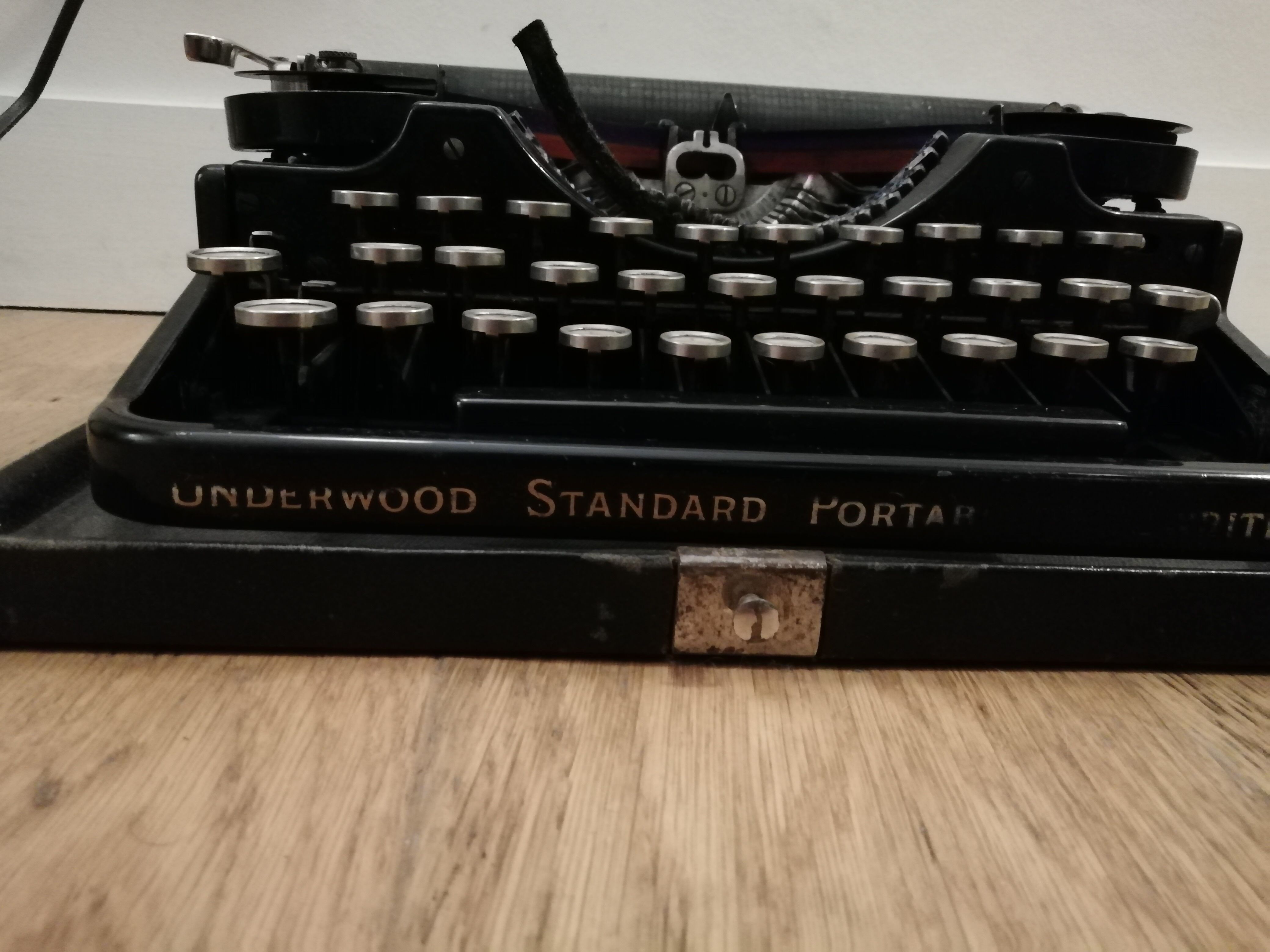 Typewriter Underwood Standard Portable 40 years