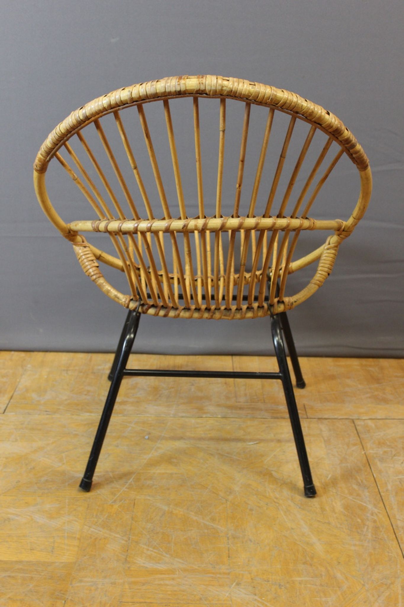 Living room in rattan and black lacquered iron by Rohe Noordwole circa 1950