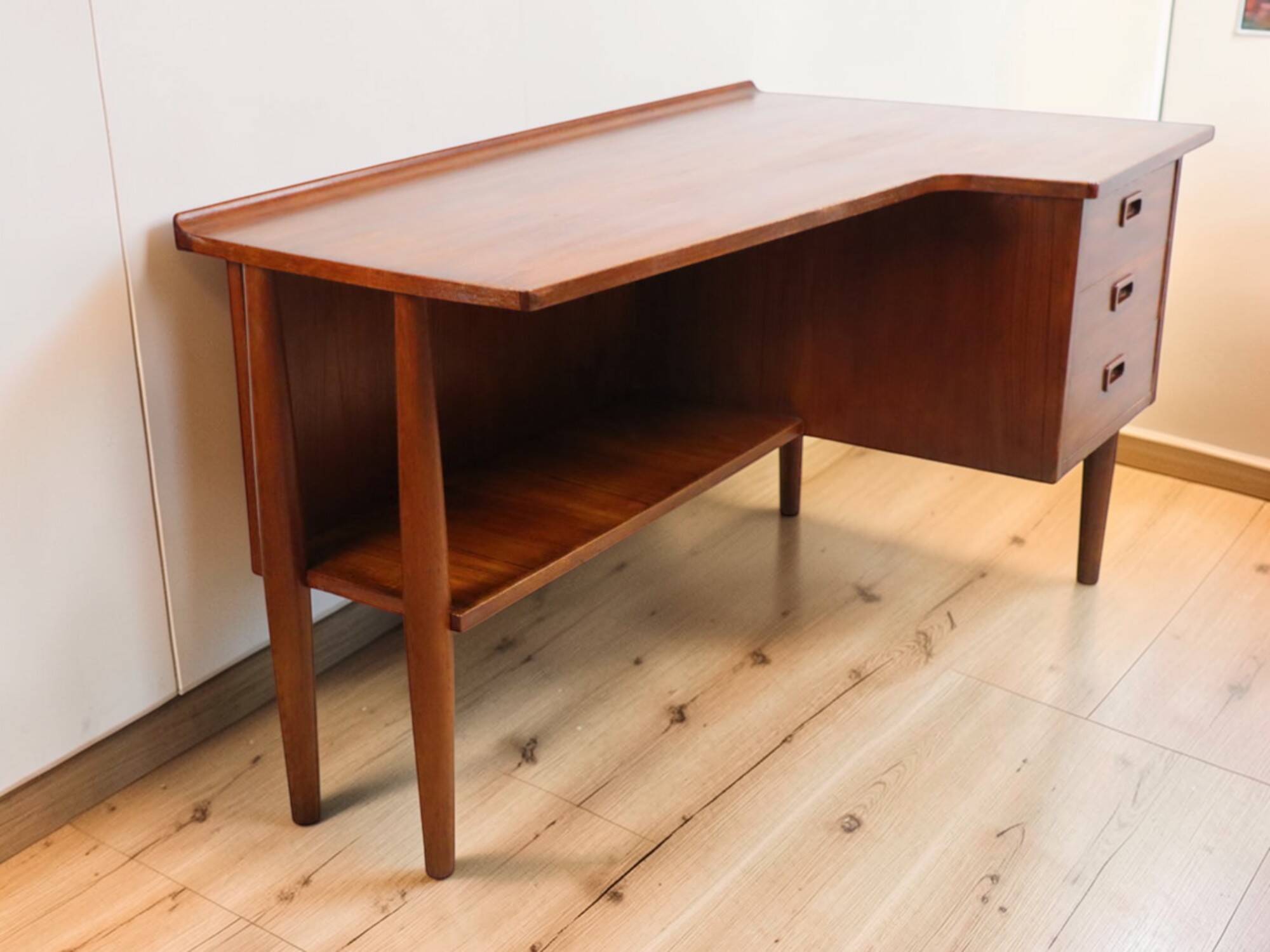 Scandinavian "boomerang" free-form desk in teak - 1960s