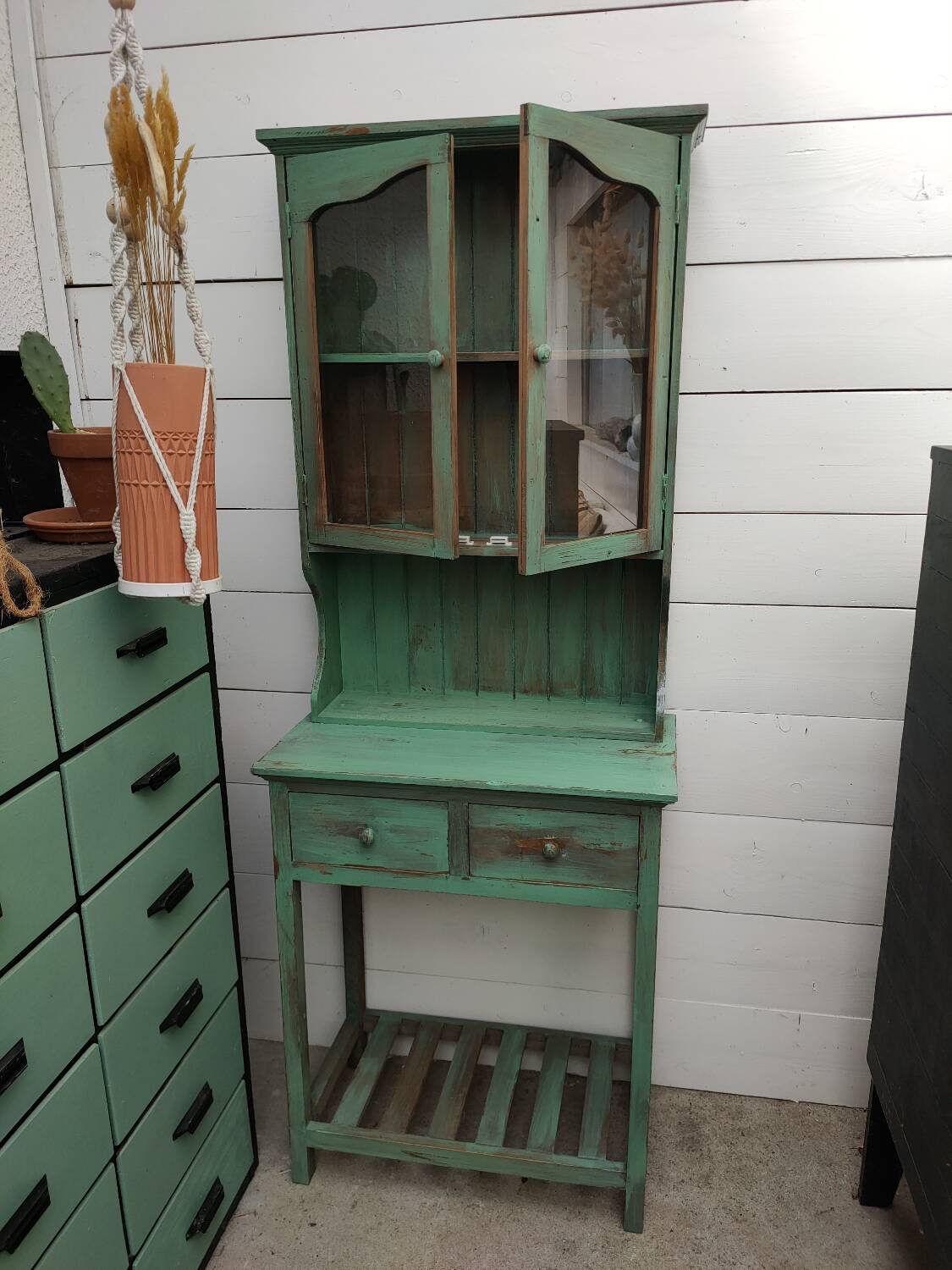 Vaisselier en bois vert