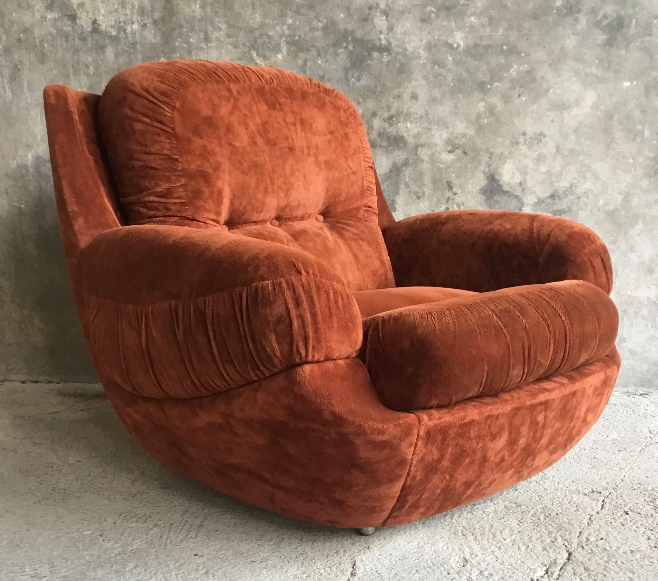 Space-age armchair shell smooth velvet brown - vintage 1970