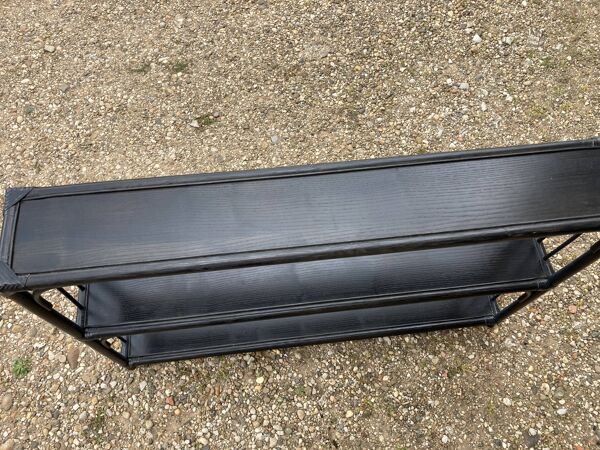 Étagère en rotin noirci