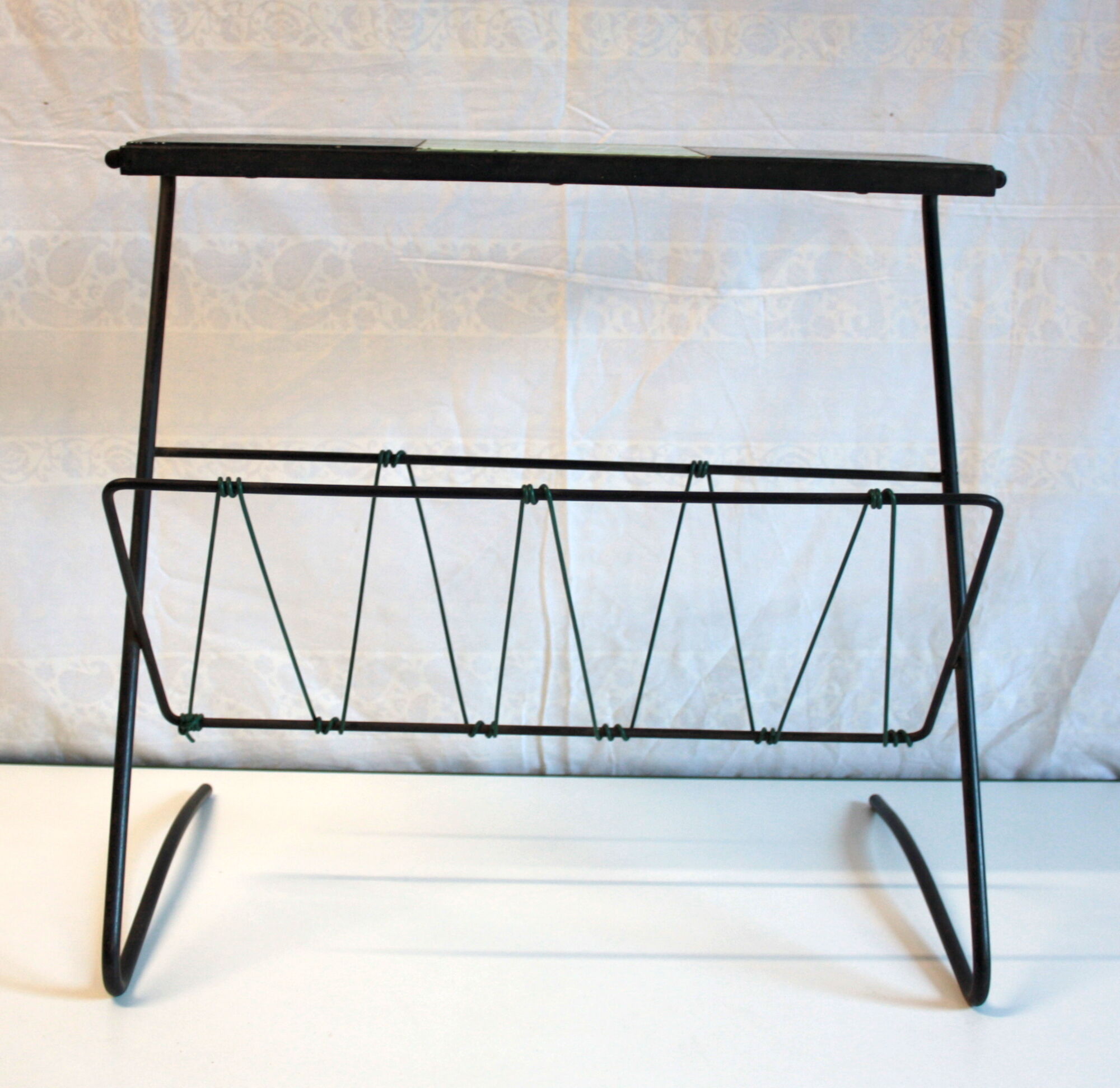 Magazine rack / side circa 60 Table