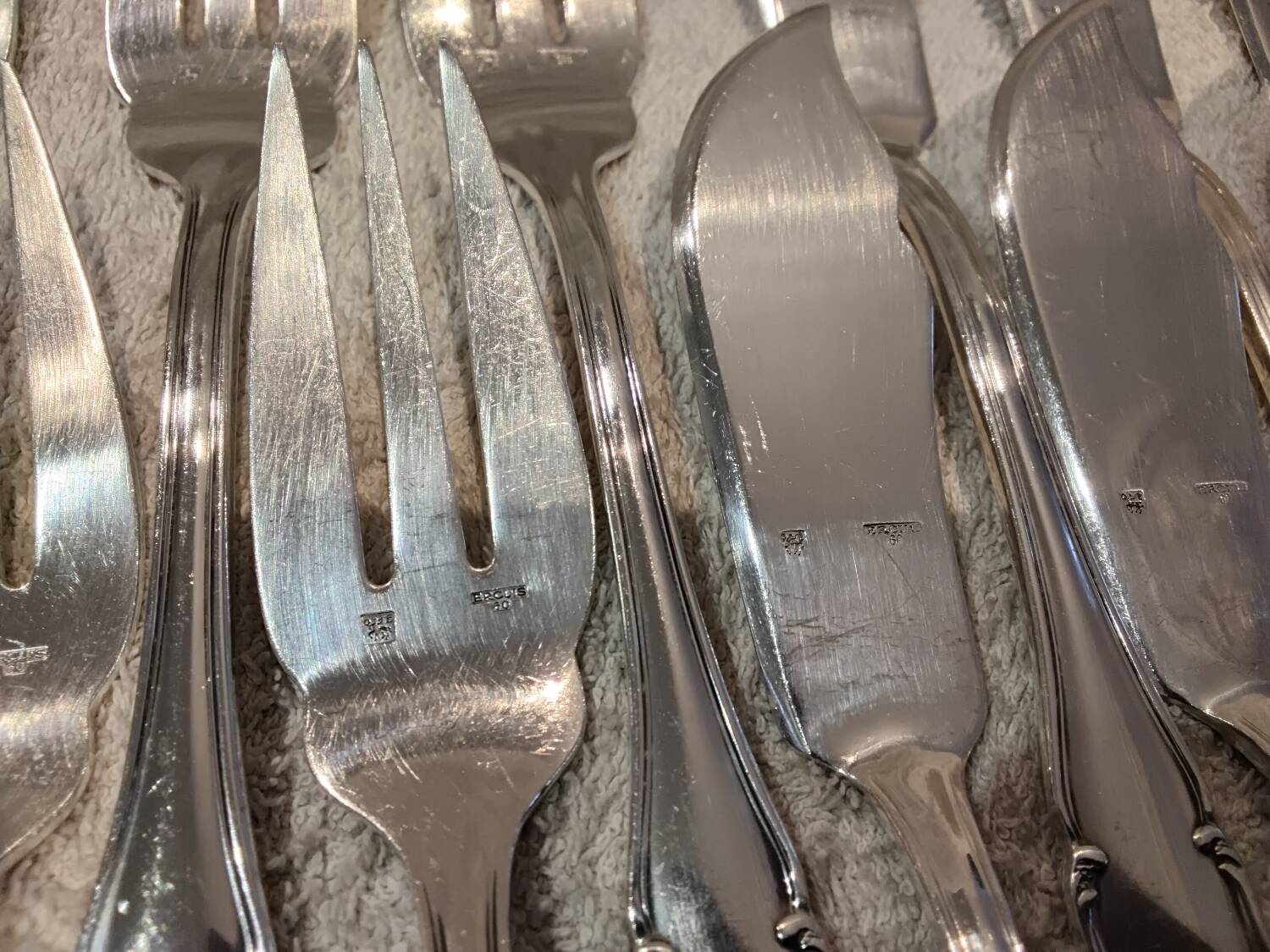 6 silver-plated fish forks and 6 fish knives by Ercuis Valencay