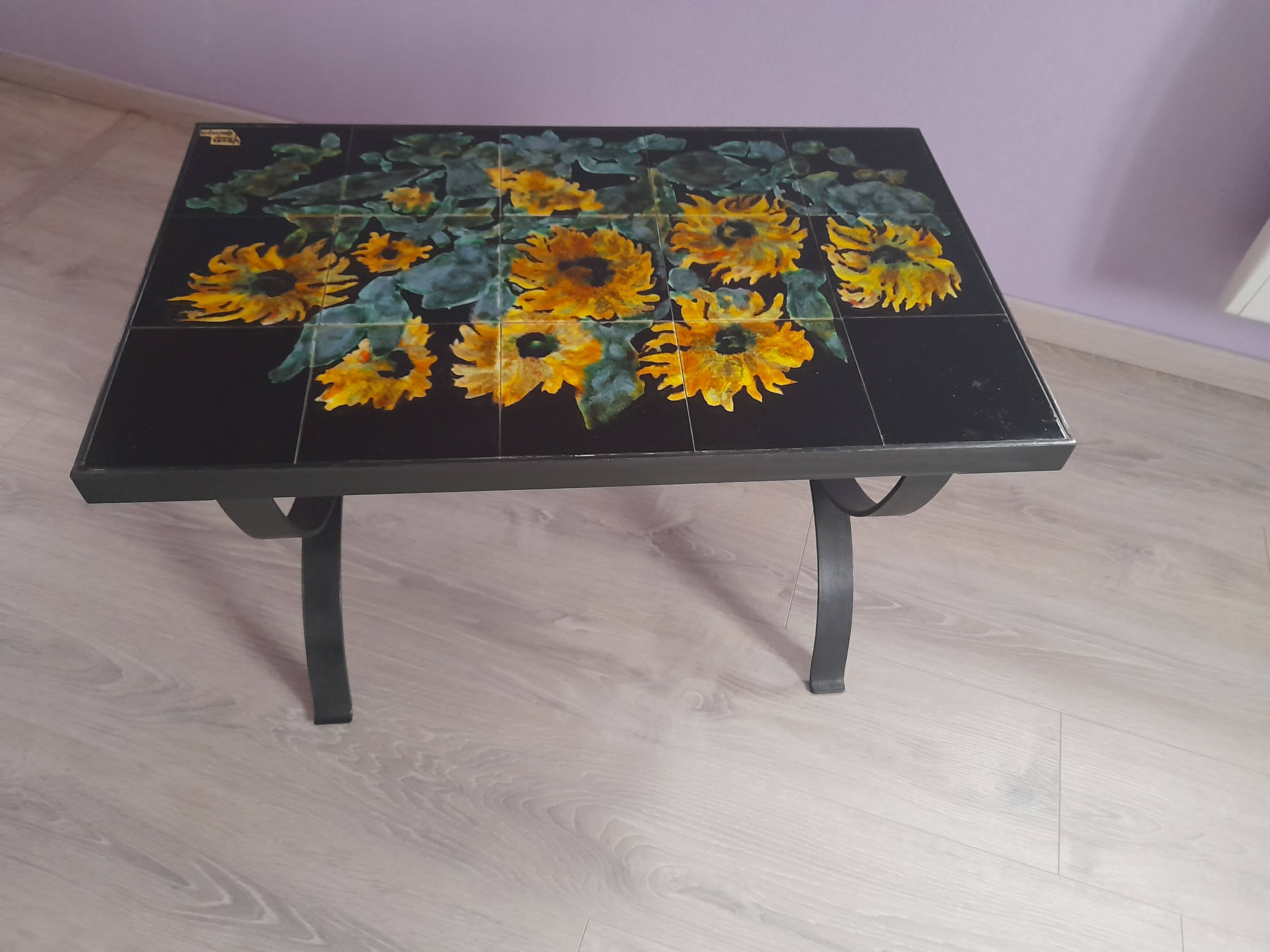 Ceramic coffee table from Quimper signed by Youen.