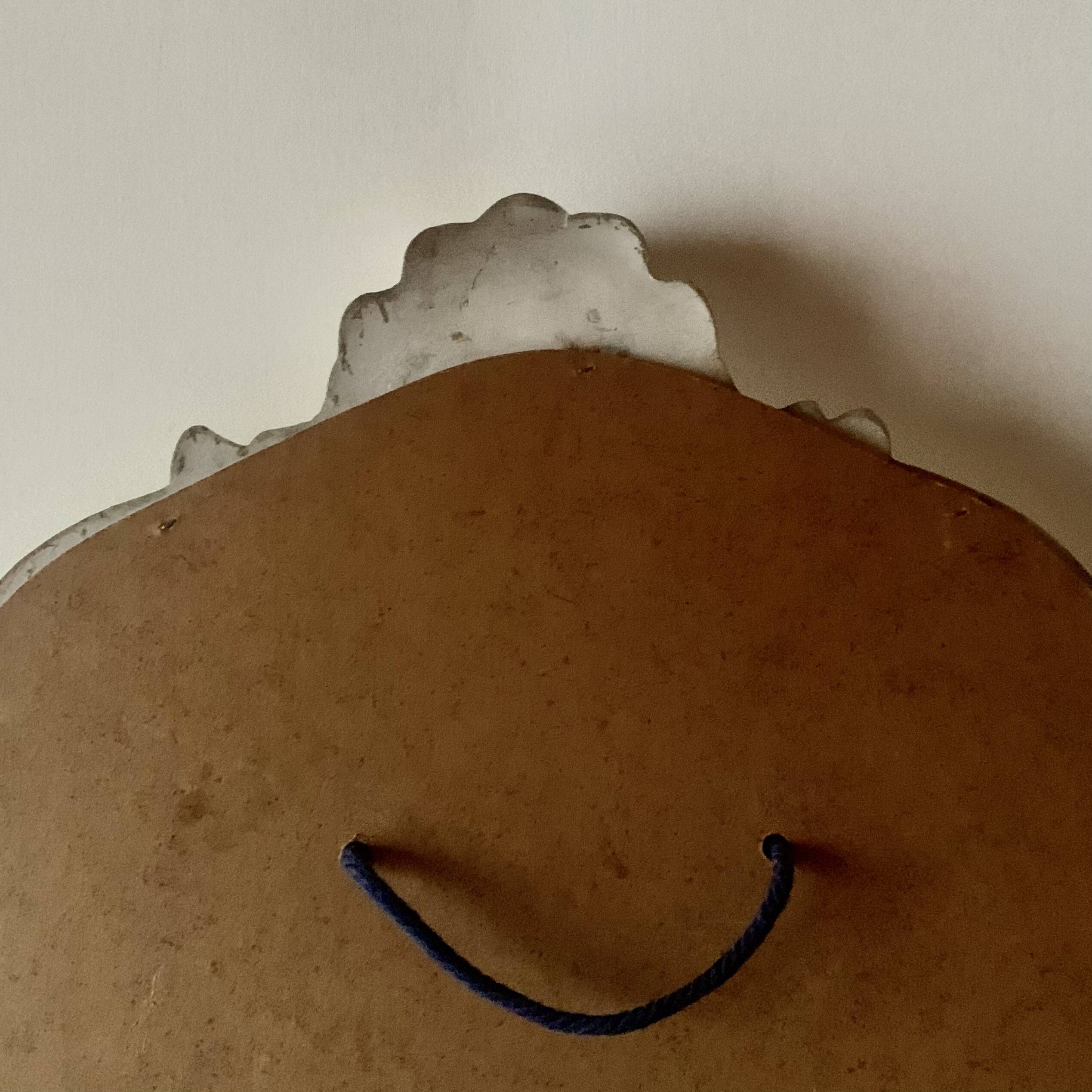 Vintage oval mirror in carved wood in pastel tones