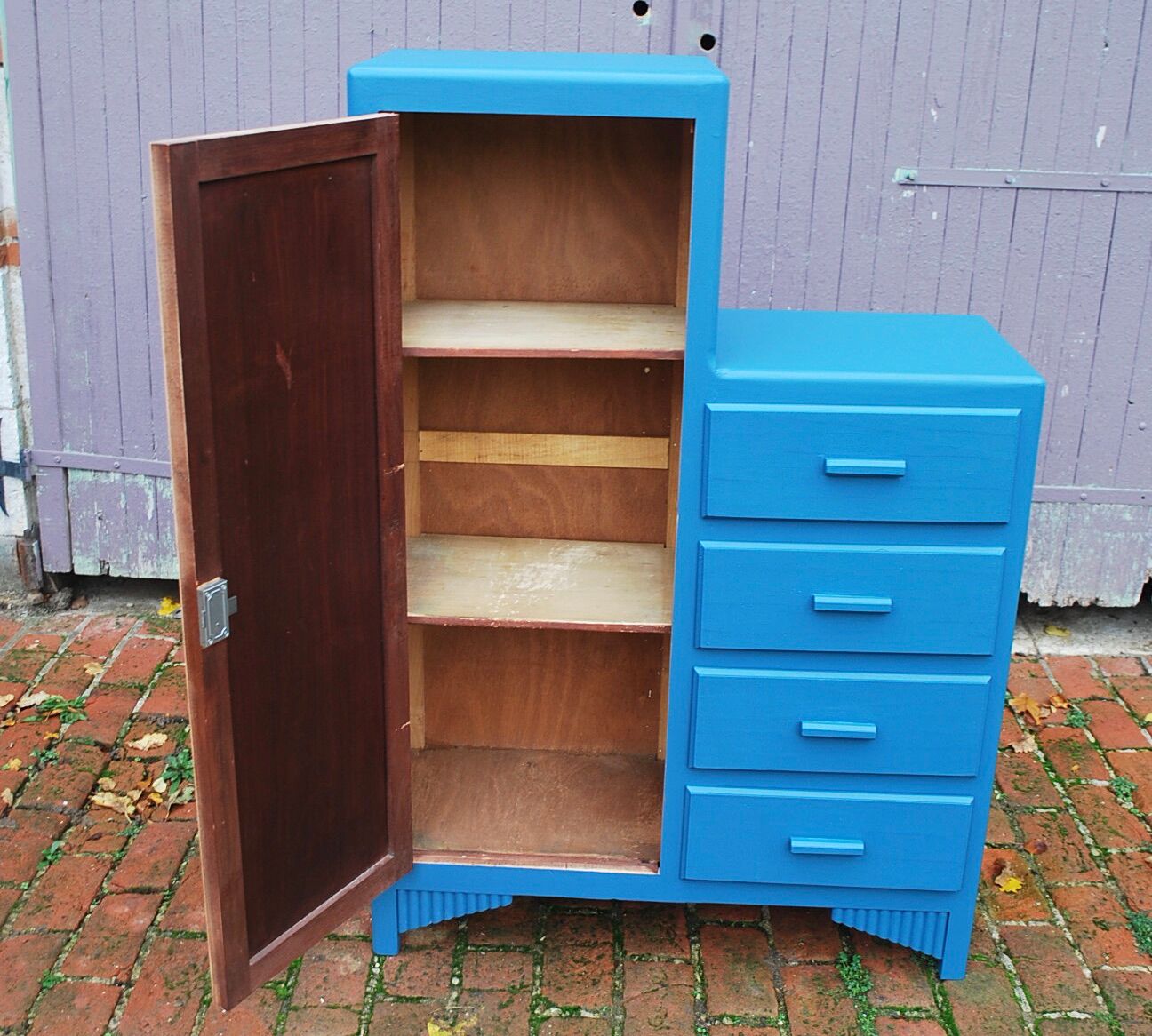 Asymmetrical cabinet