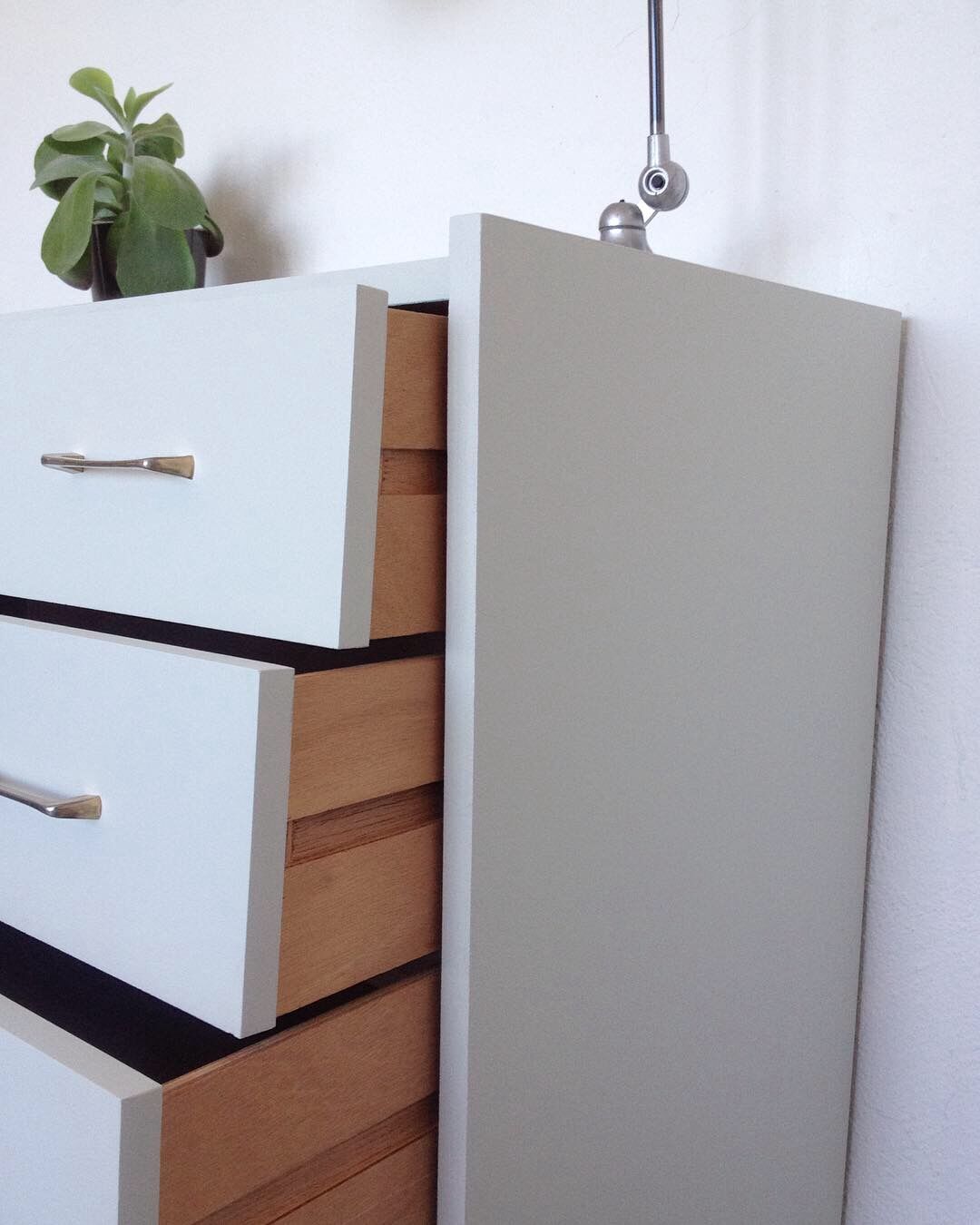 Dresser vintage tapered legs