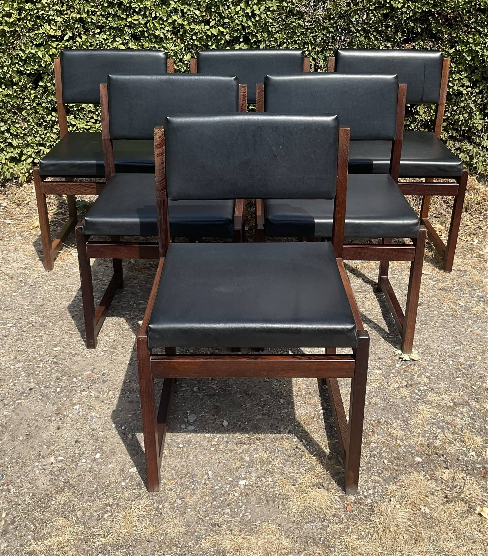 Set of 6 vintage teak chairs with black Skaï.