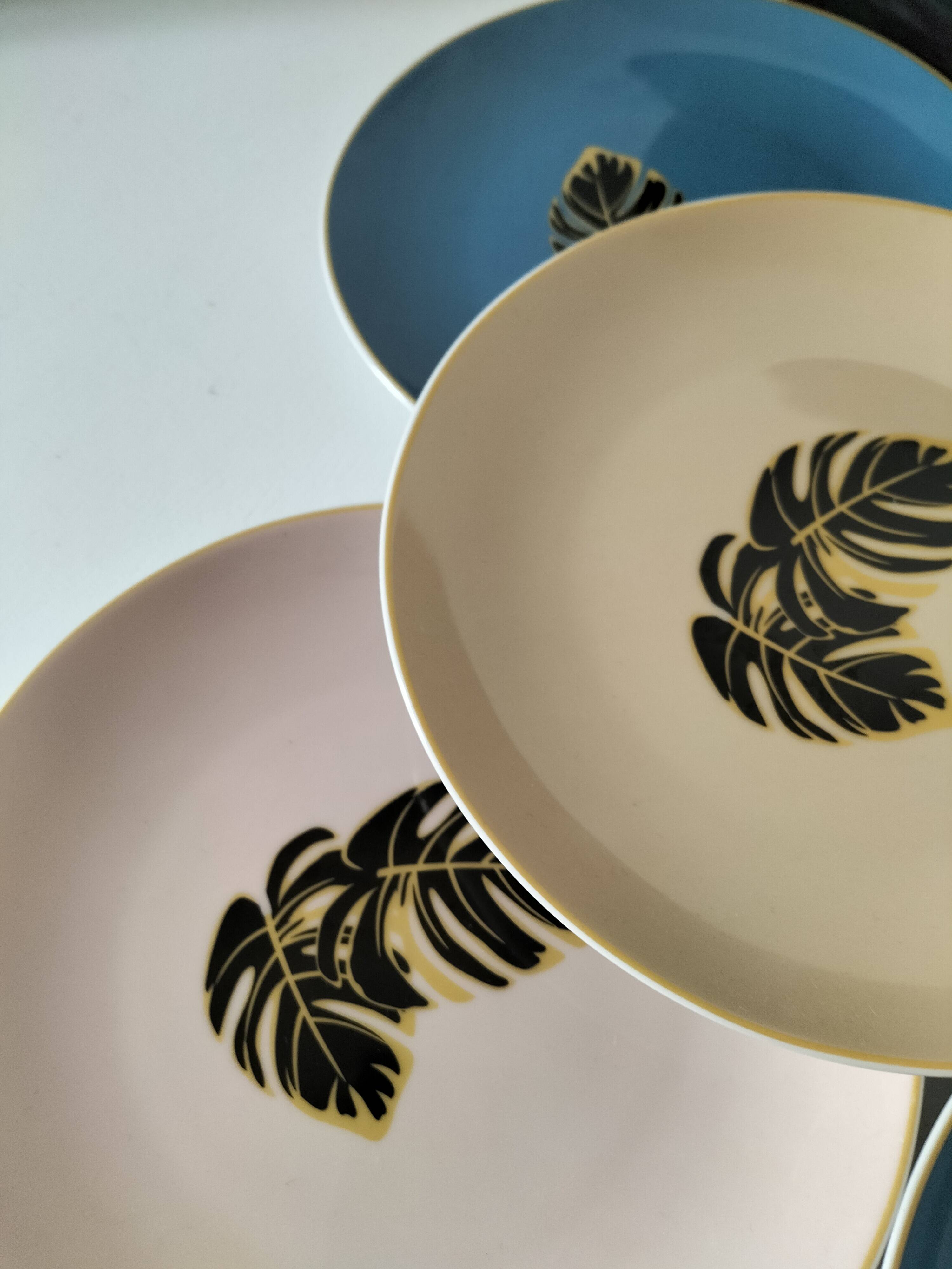 Set of 7 porcelain plates, gold foliage & jungle