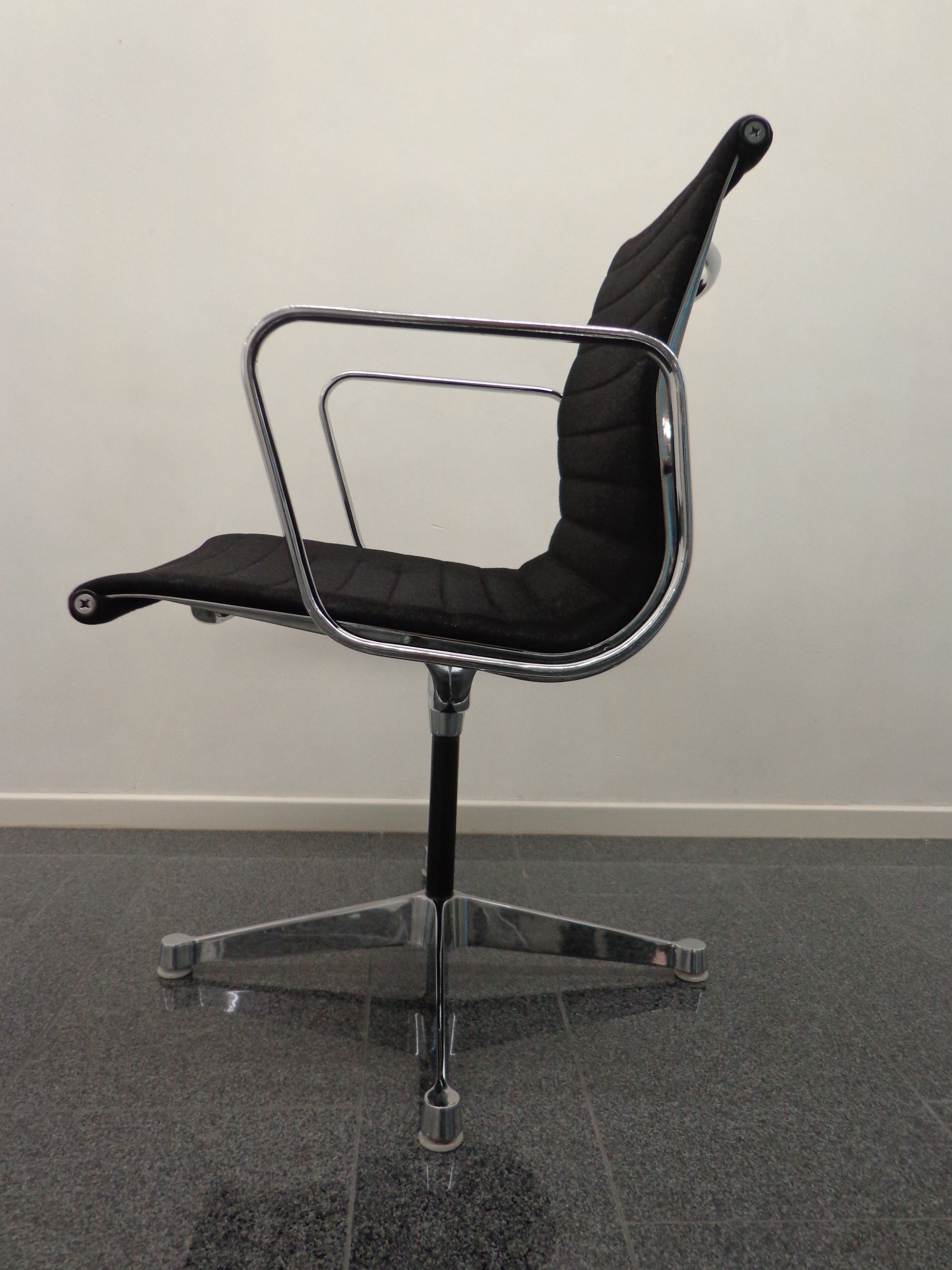 Aluminum EA108 desk chair by Charles & Ray Eames edition Herman Miller, 1960