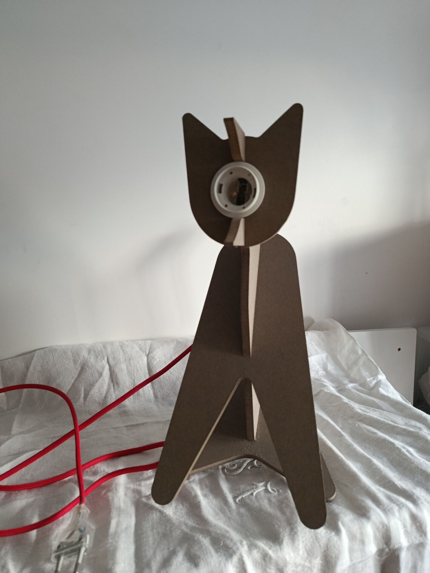 Eno get out cat Lamp design