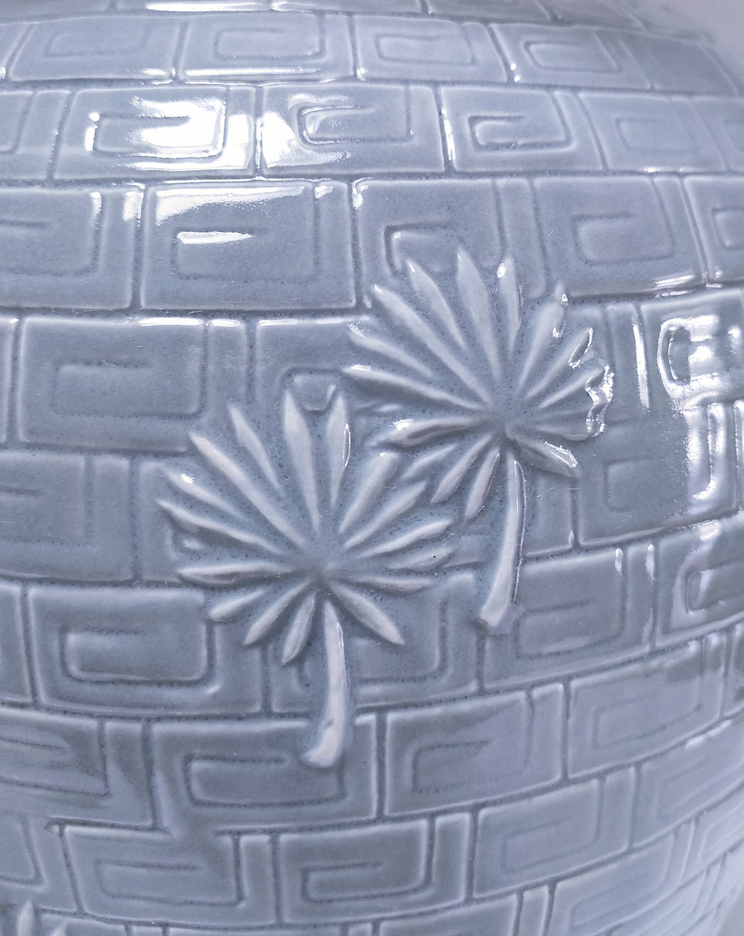 ceramic lamp in the shape of an XL pot, palm leaf decor, 80s