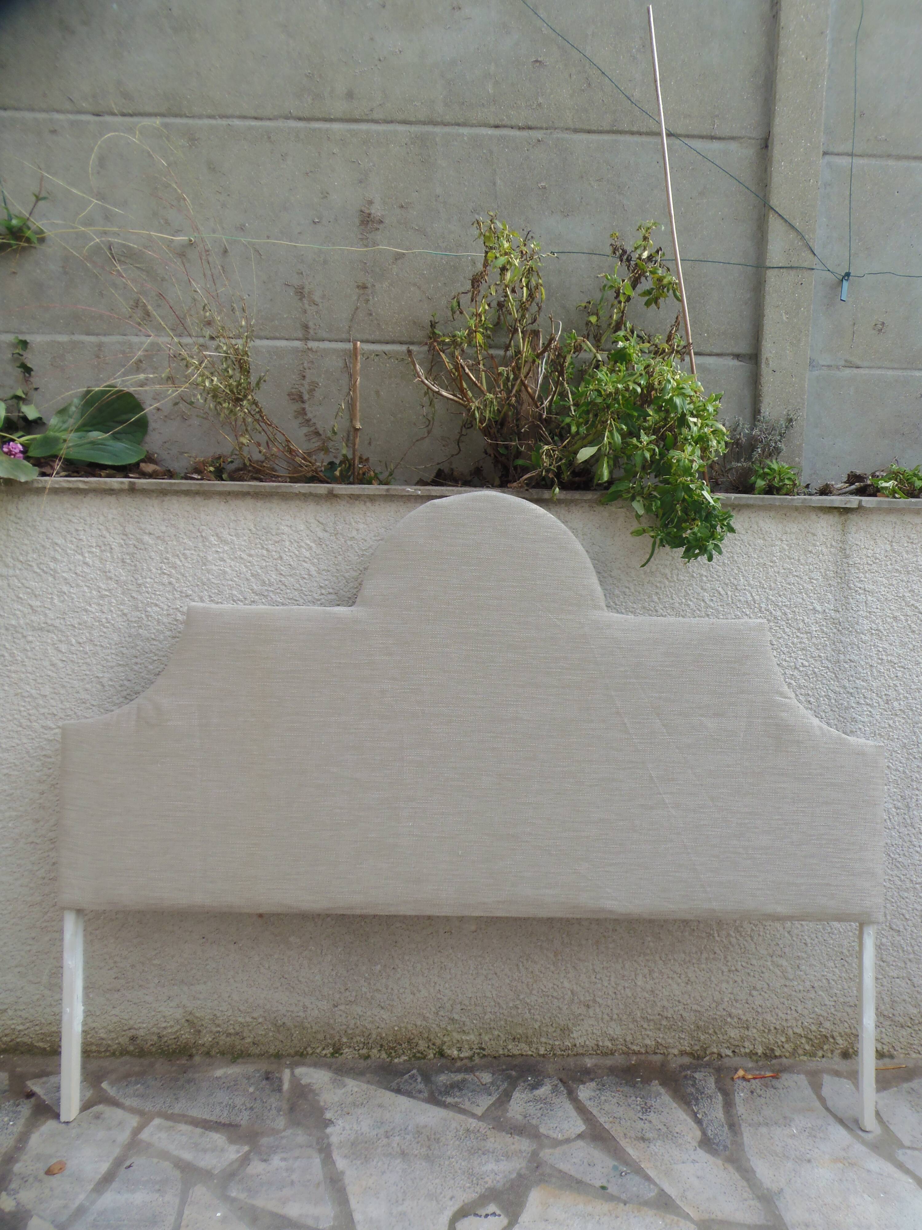 Tête de lit en tissu bouclette beige