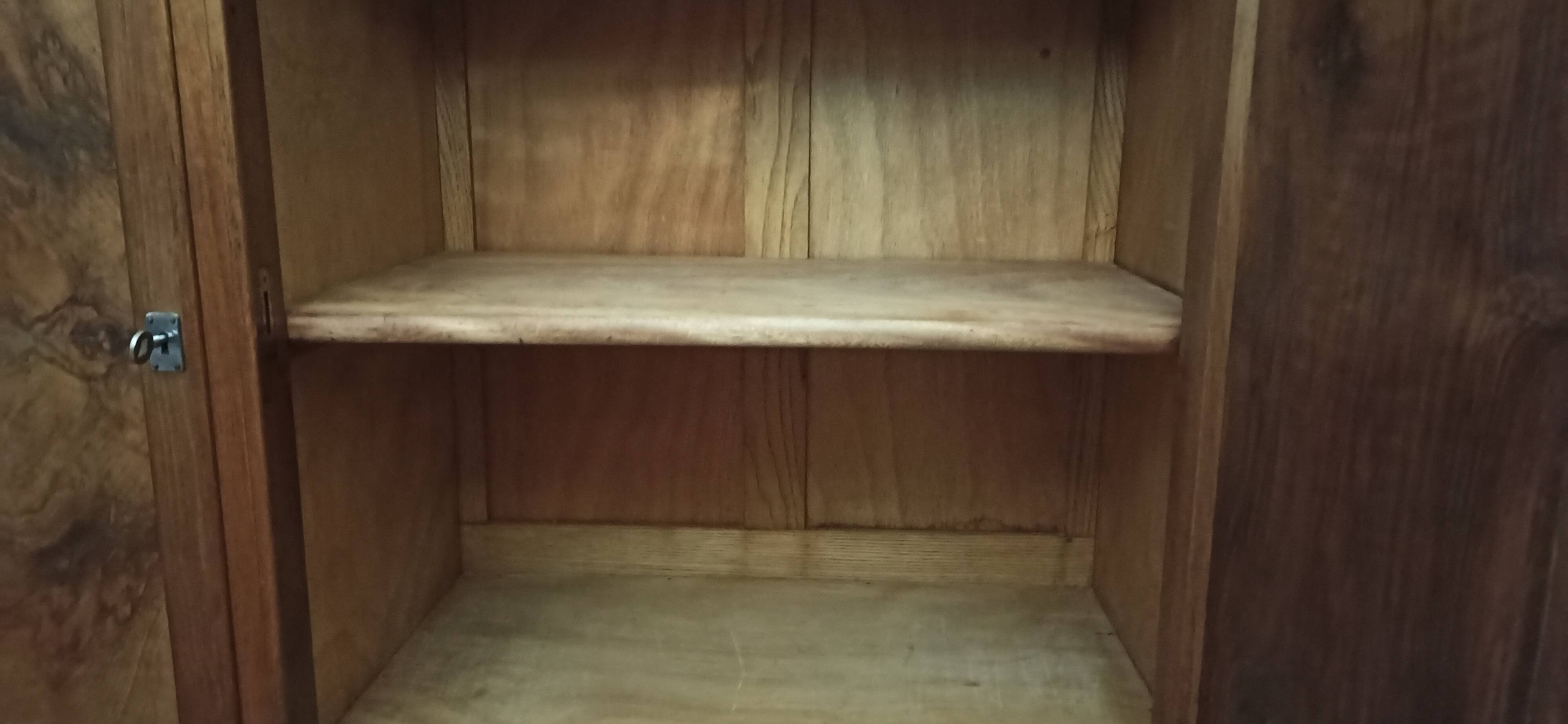 Low sideboard from the beginning of the twentieth century in walnut.