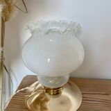 Lampe à poser vintage avec globe blanc et base en laiton ancien - Éclairage élégant avec fil doré tressé