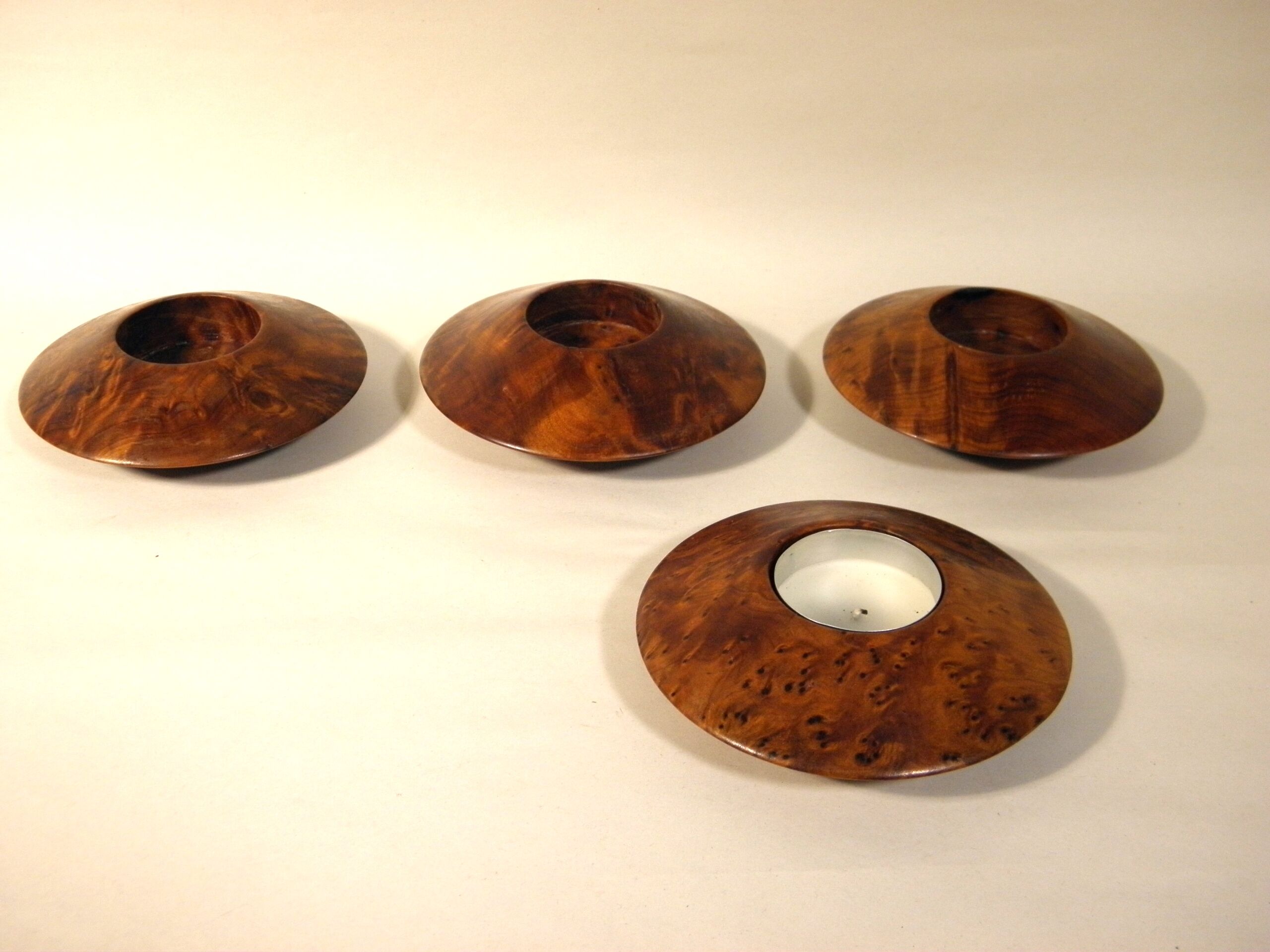 Lot of 4 candlesticks in thuya magnifying glass