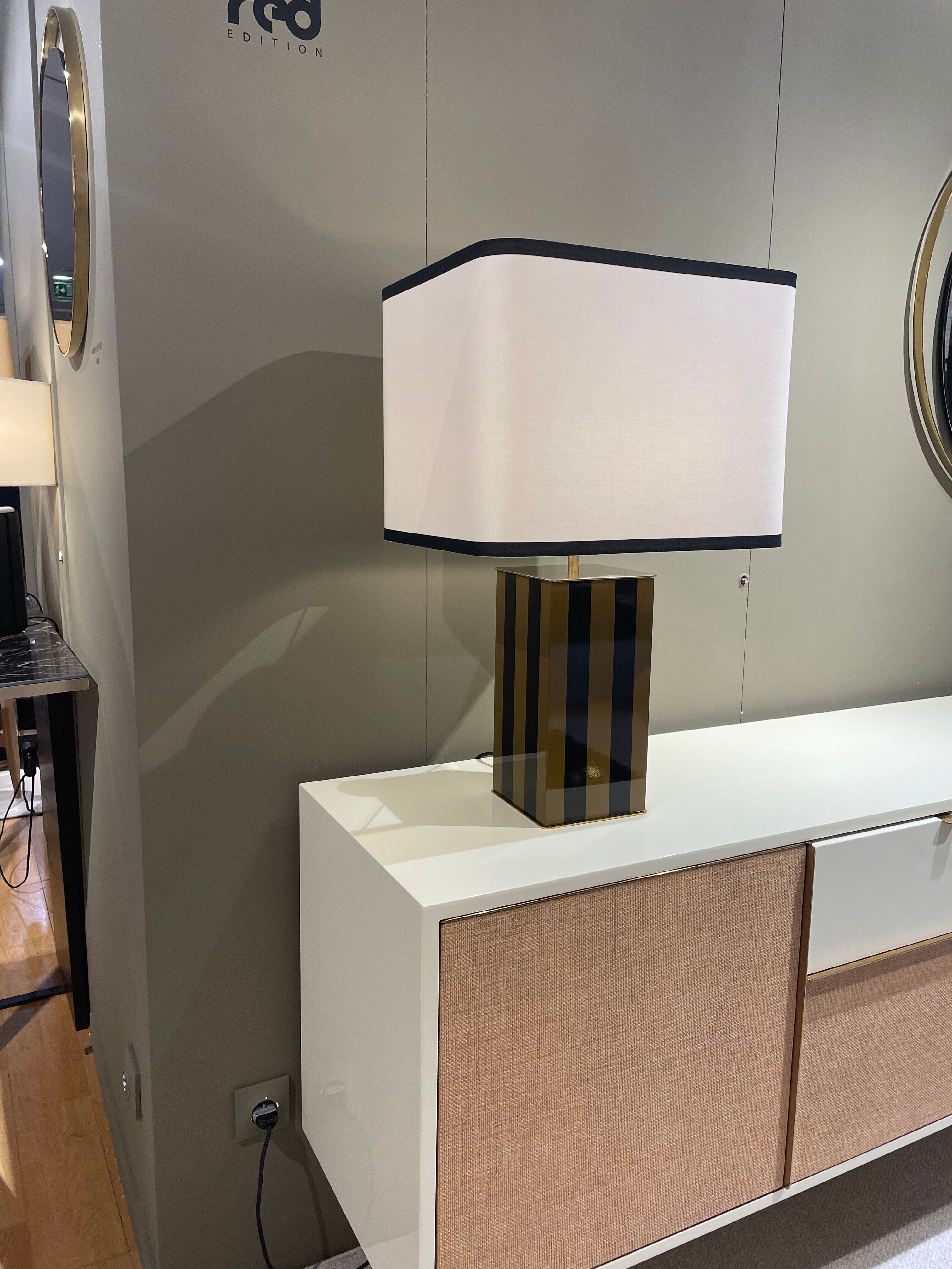 Lampe noir moutarde