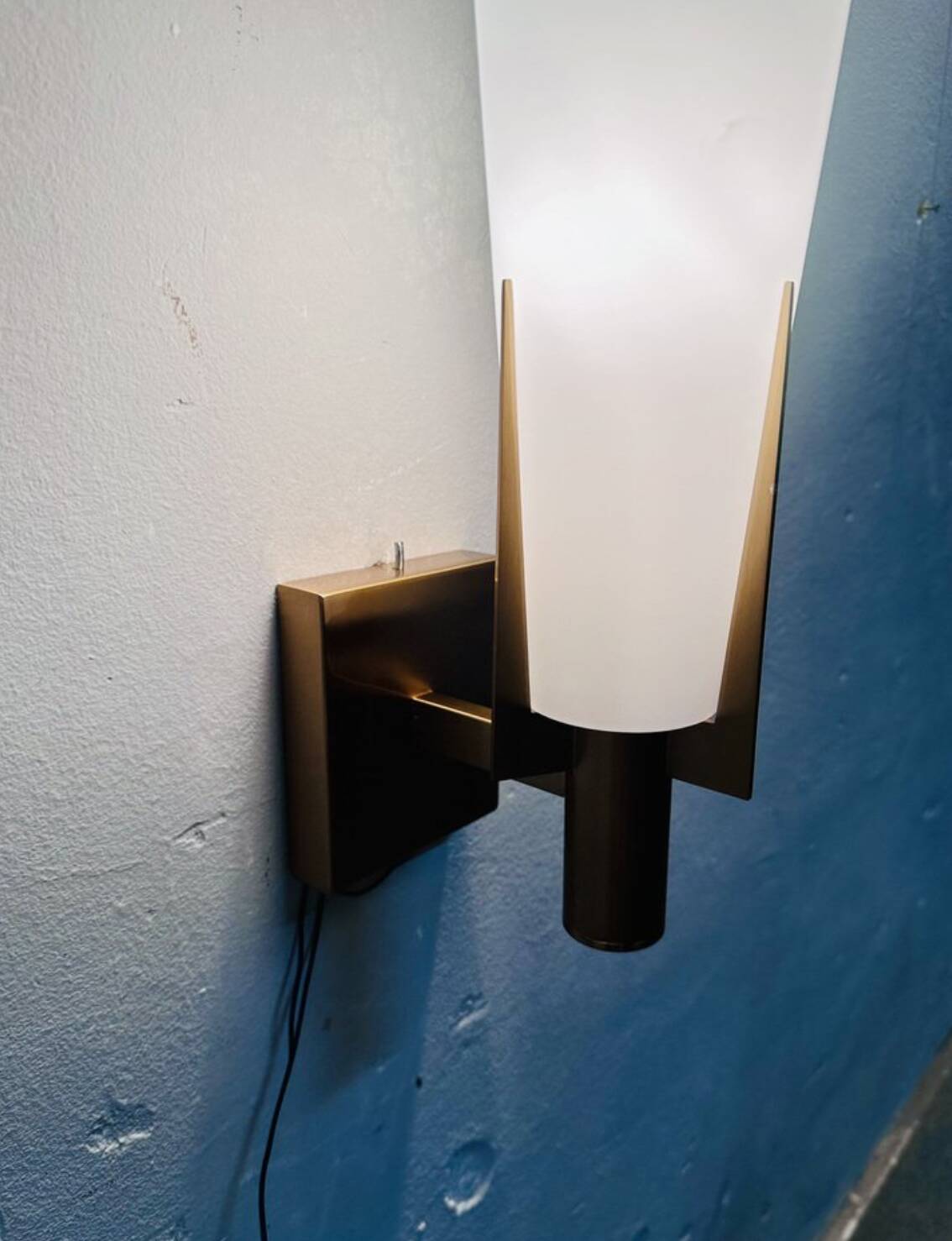 Applique en laiton et opaline, 1950