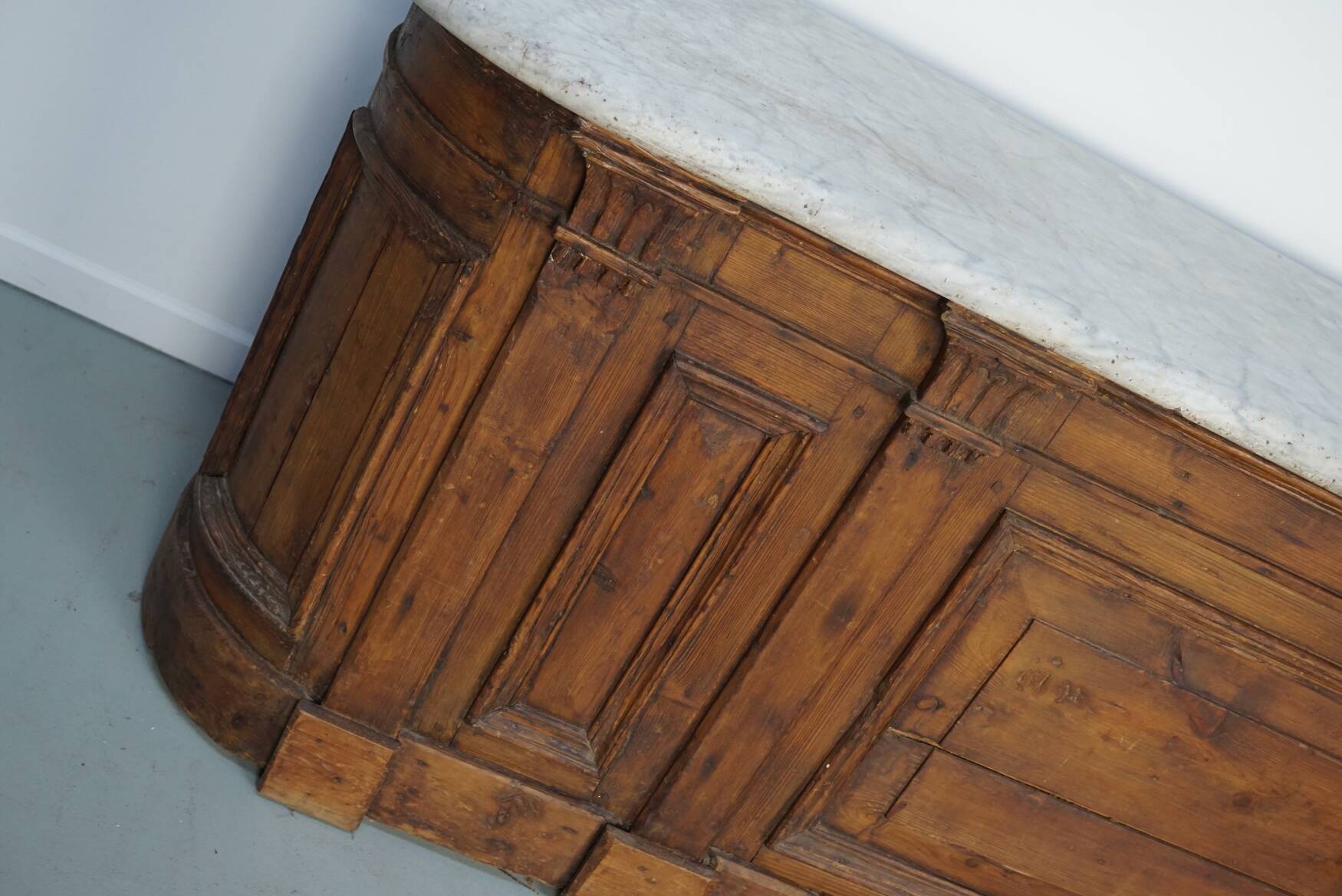 Antique Shop Counter / Kitchen Island in Dutch Pine and Marble, 19th Century