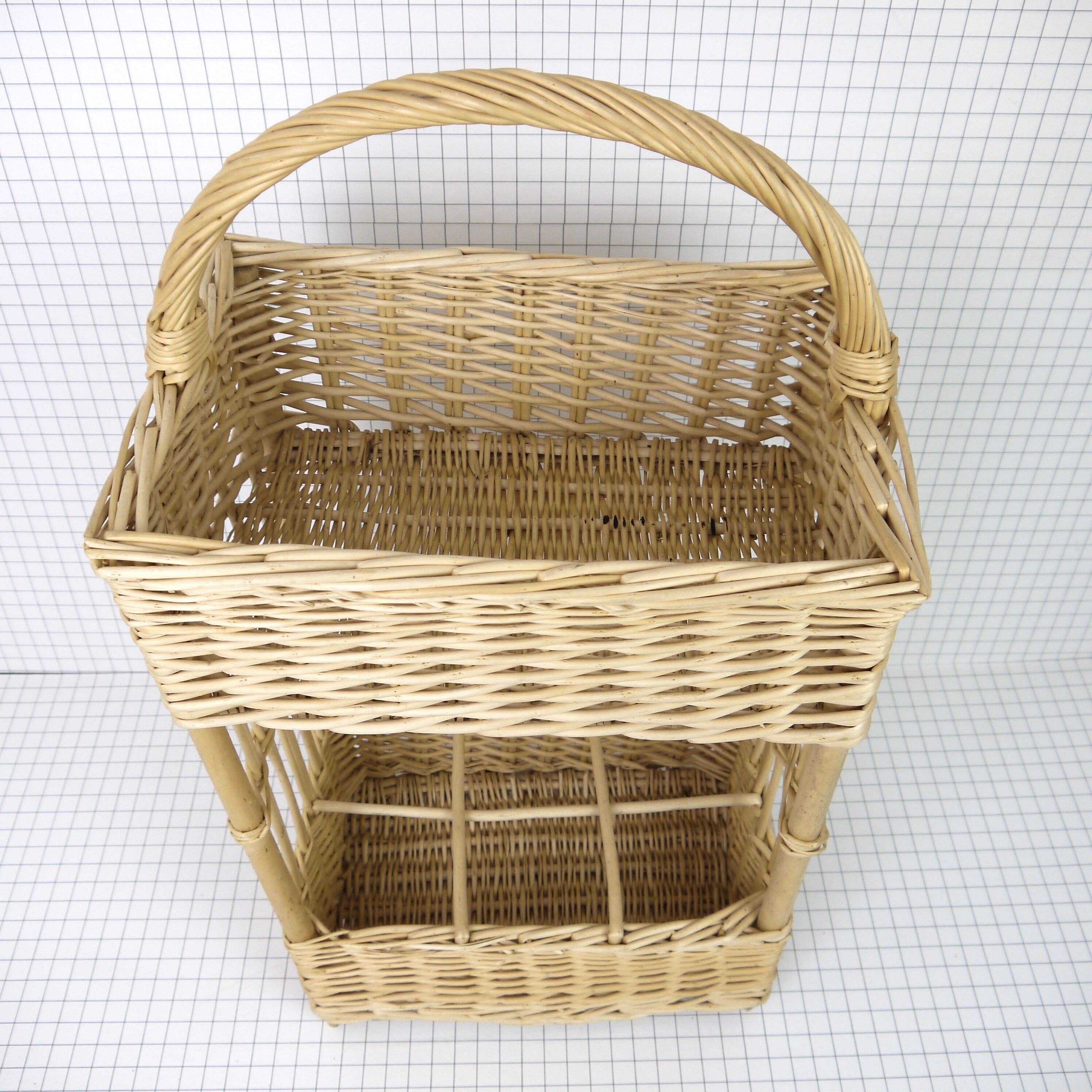Mini bar in rattan and wicker