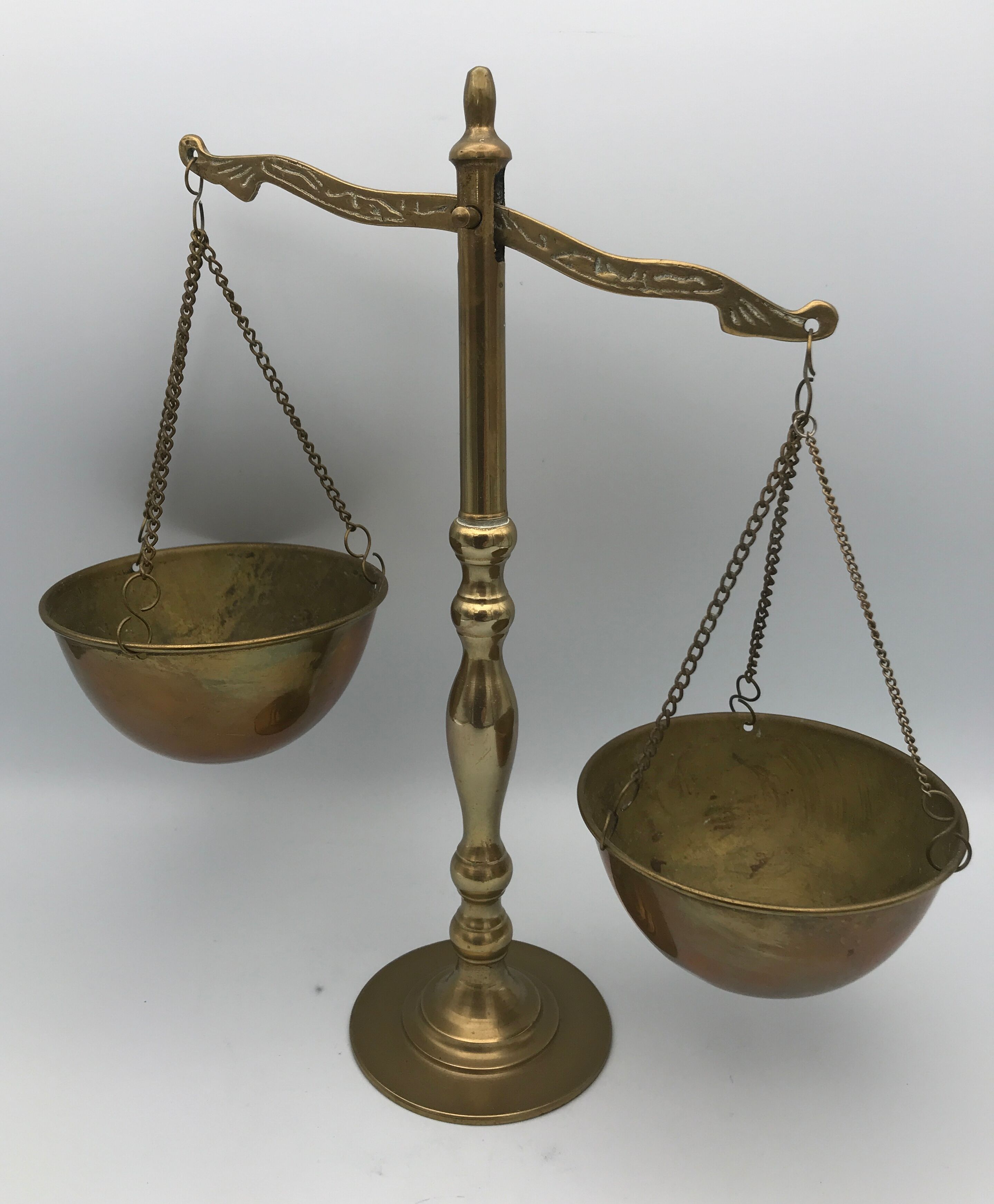 Decorative brass equal arms scale -25.5 cm