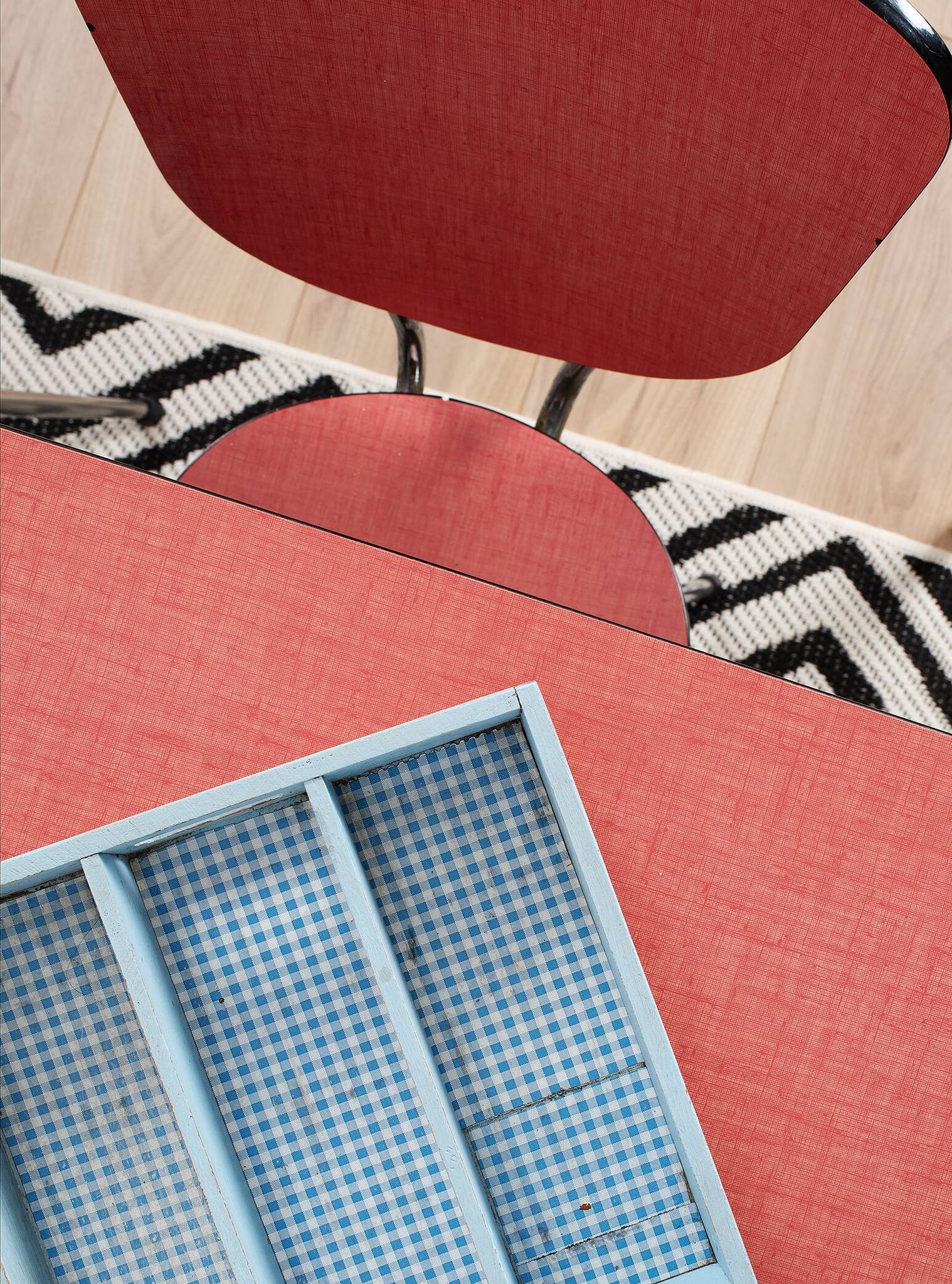 Extendable table and 6 chairs in Formica and stainless steel, brand FURANIA EUROPALU
