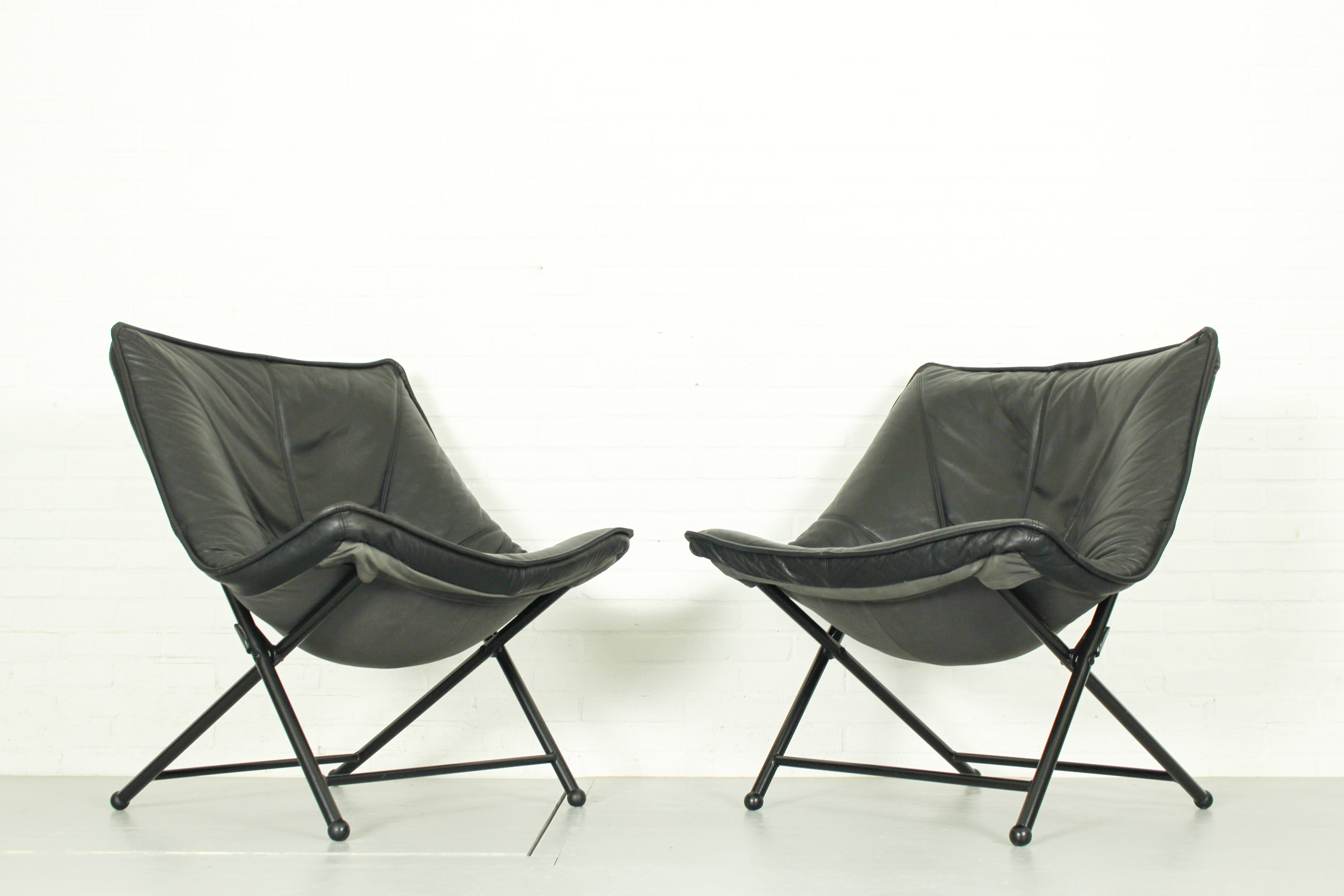 Folding Lounge Chairs in black leather by Teun van Zanten for Molinari, 1970s