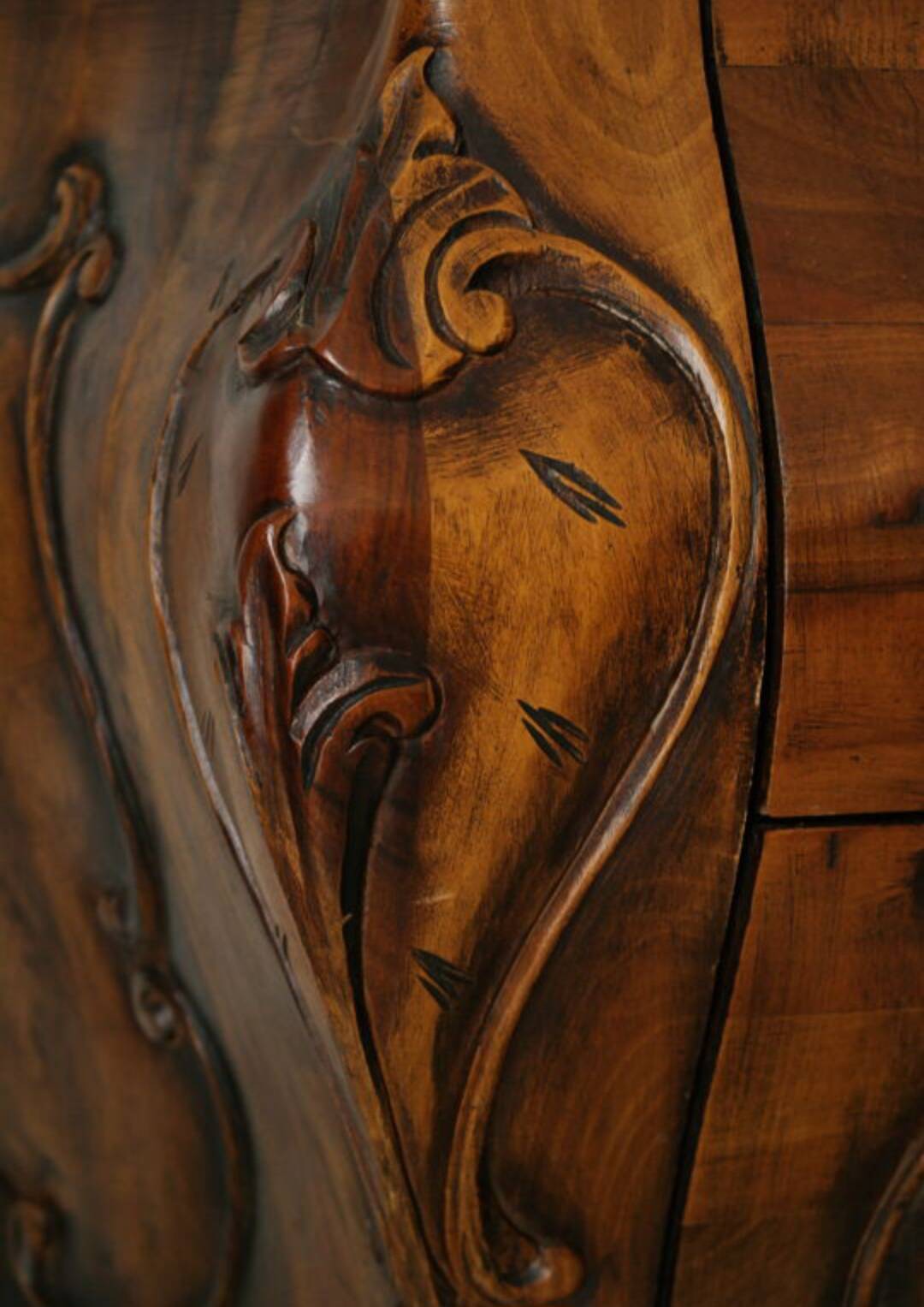 Coffin commode in walnut, Louis XV style, 20th century.