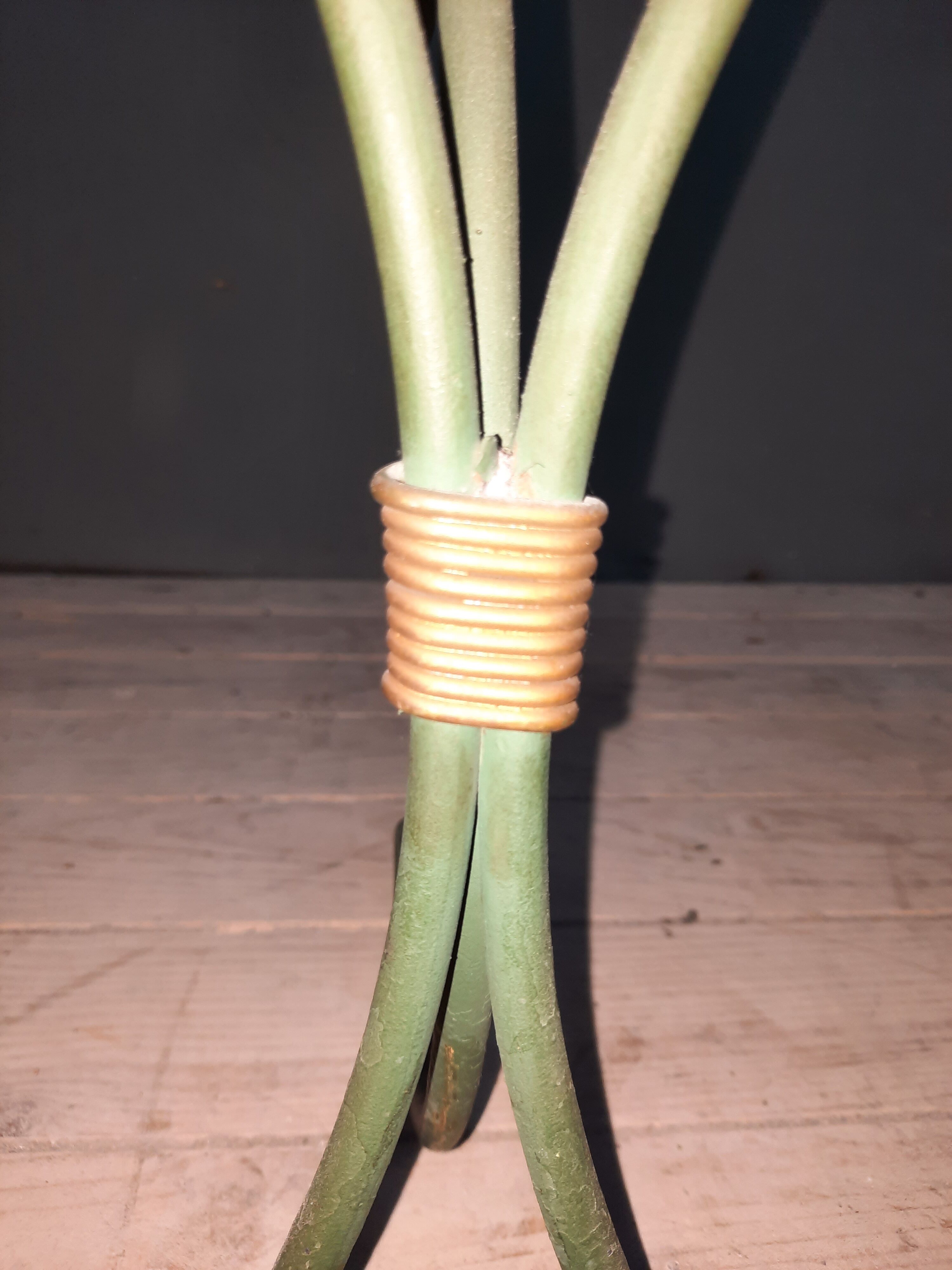 Round coffee table metal and glass