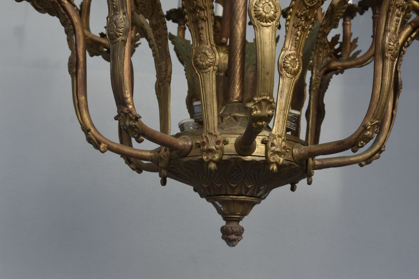 Pair of Louis XV style chandeliers golden bronze 36 lights