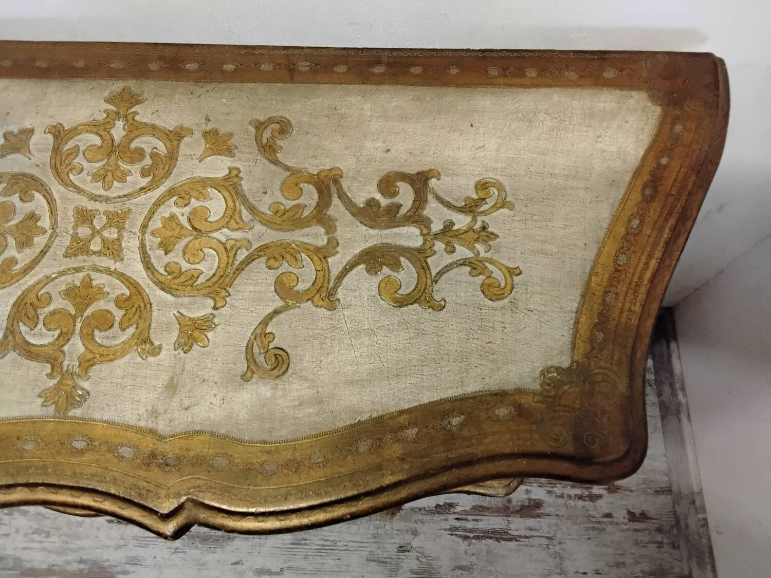 Commode style florentin