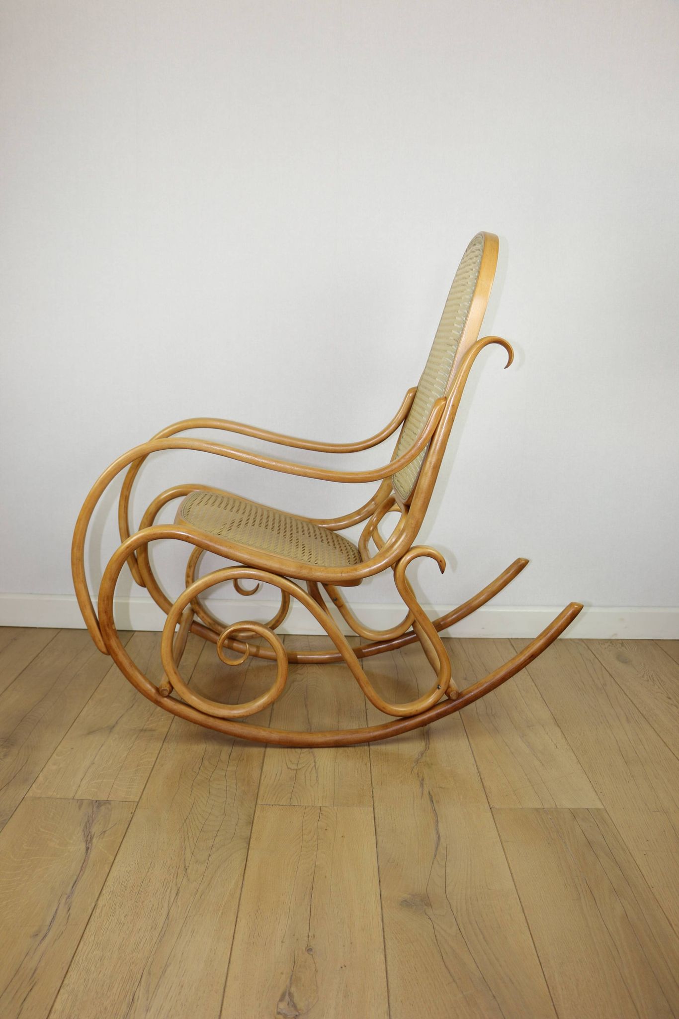Rocking chair on runners, light beech wood, 1970s - very good condition