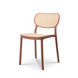 Chaise coloré aspect cannage rétro