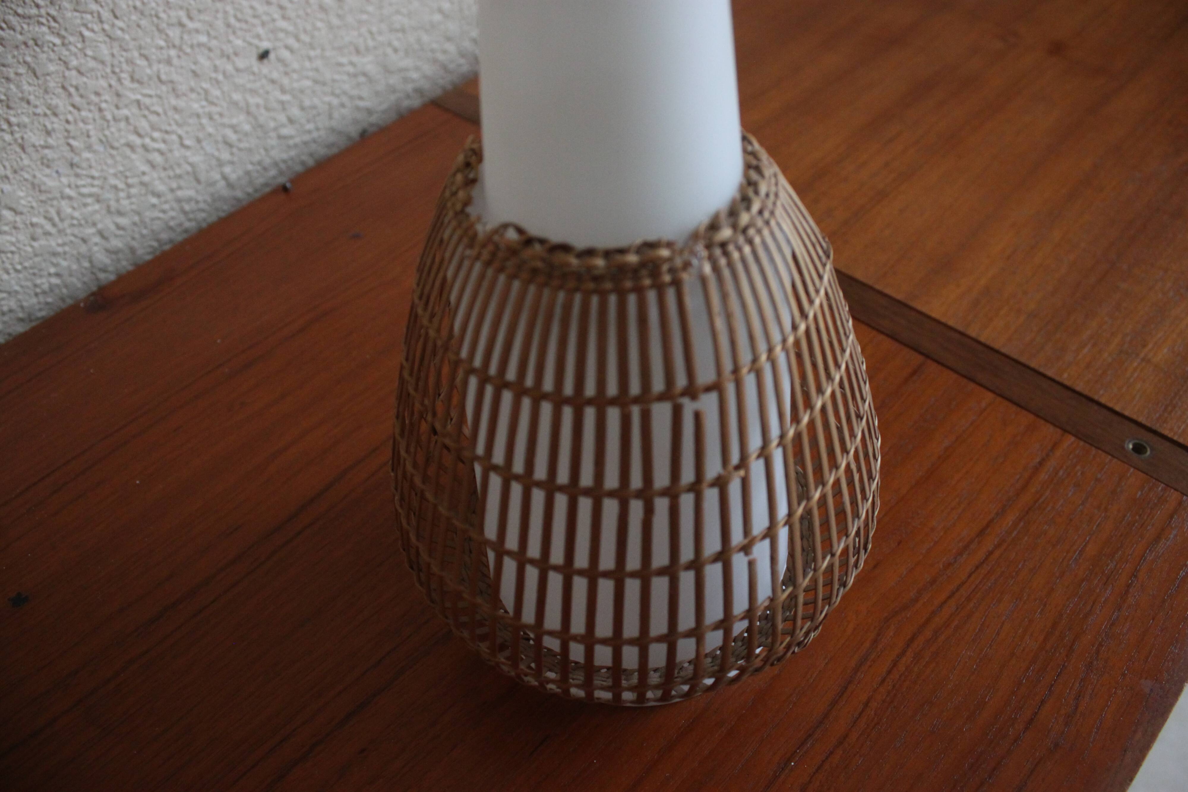 Chandelier opaline, rattan, teak and brass