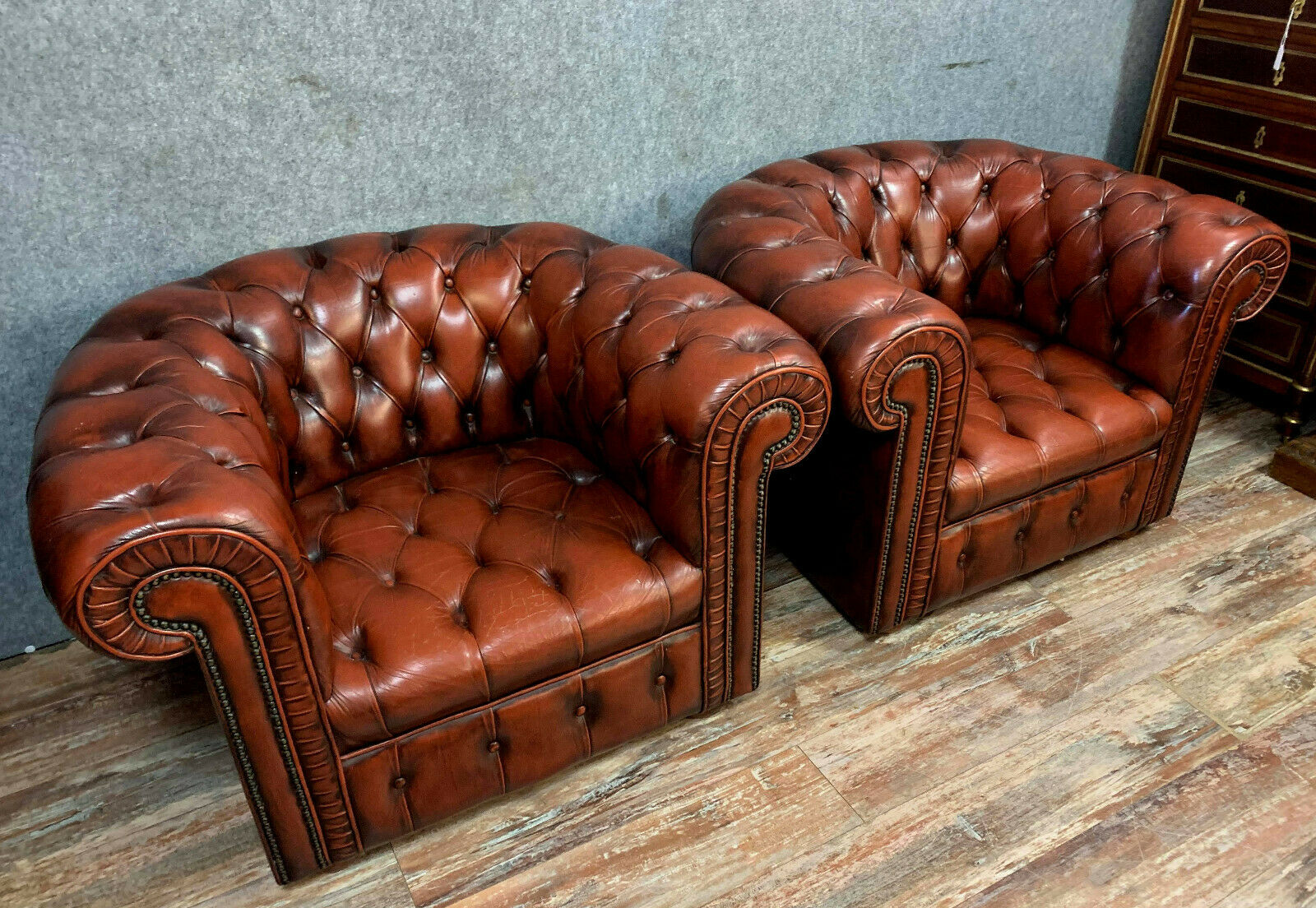 Pair of Chesterfield club armchairs in burgundy circa circa 1920 upholstered leather