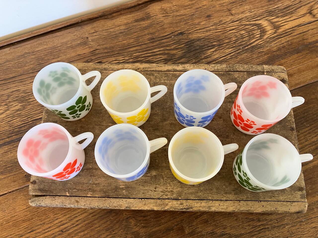 8 Arcopal flowered espresso cups, vintage 1970s