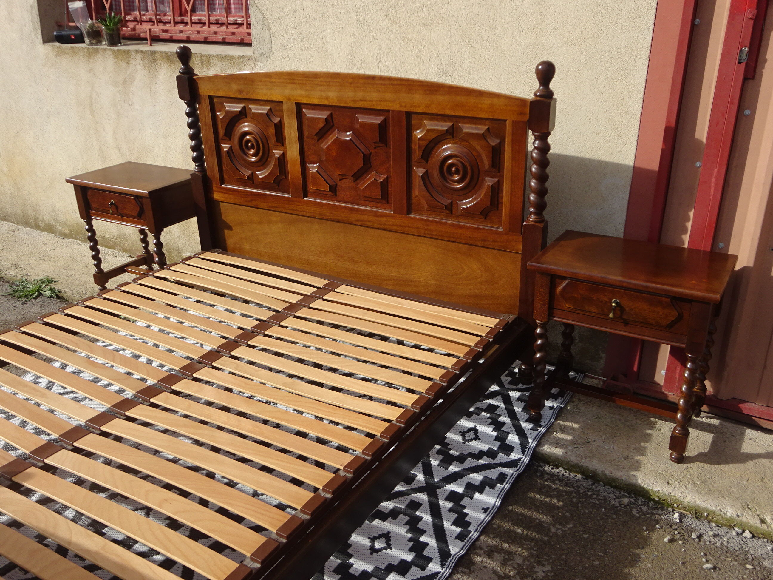 Wooden bed, geometric patterns, 140/190 cm