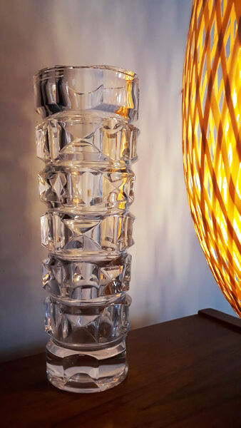 Concave-faceted vase