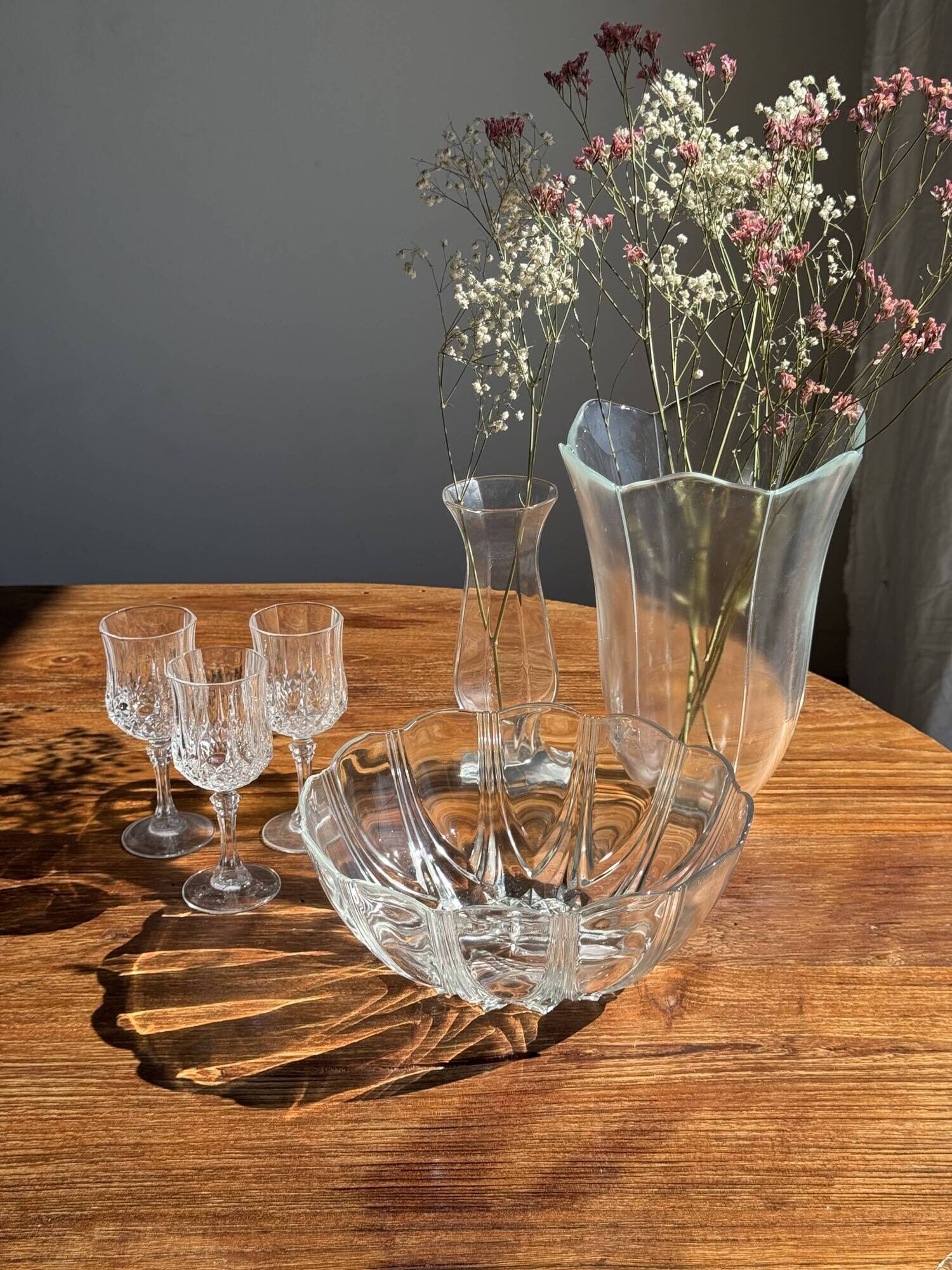Small vintage Arcoroc Codec glass salad bowl with stylized petal patterns
