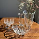Small vintage Arcoroc Codec glass salad bowl with stylized petal patterns
